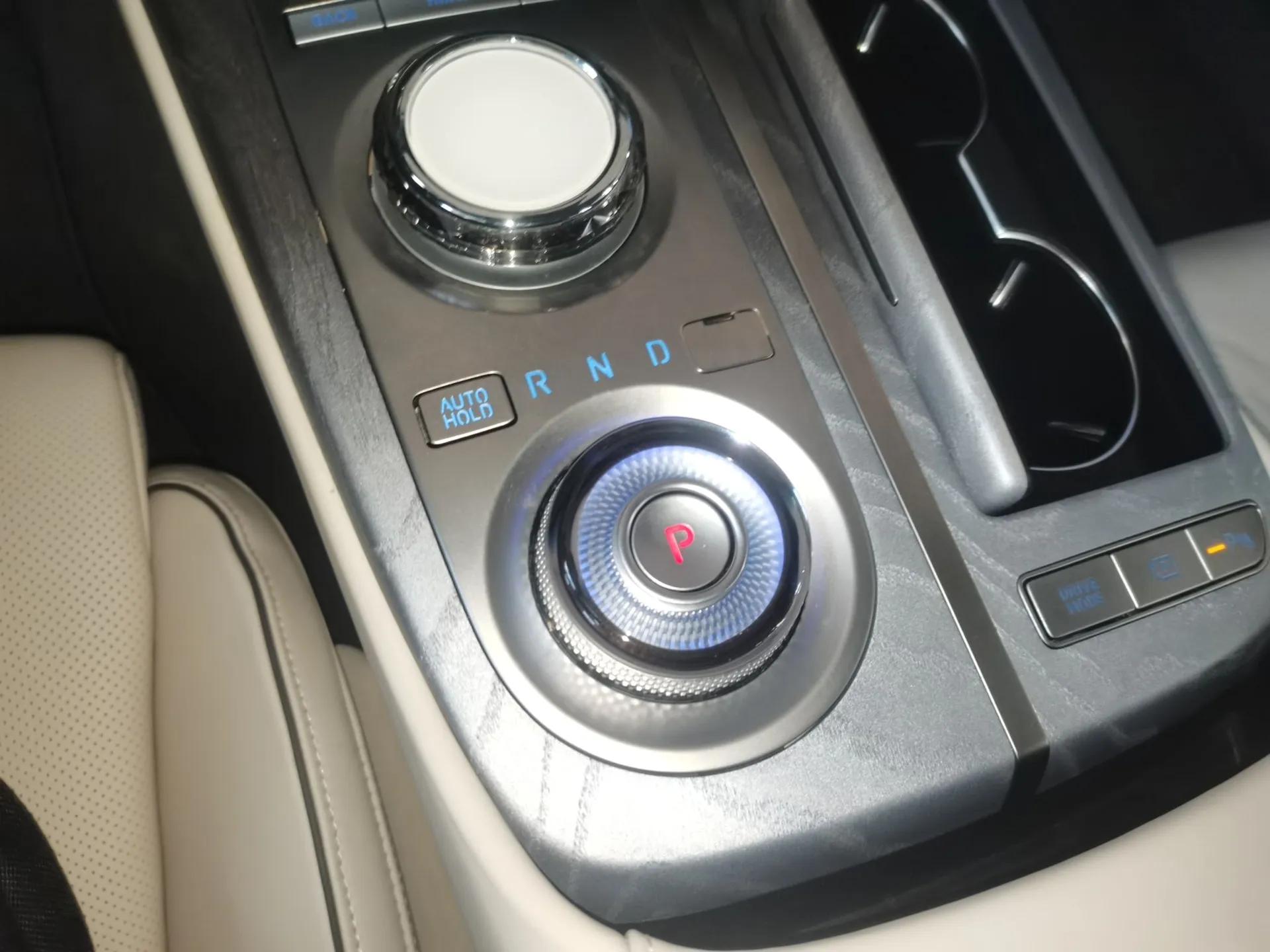 Genesis G80 2023 2.5T Rear-Drive Flagship Edition — миниатюра 17