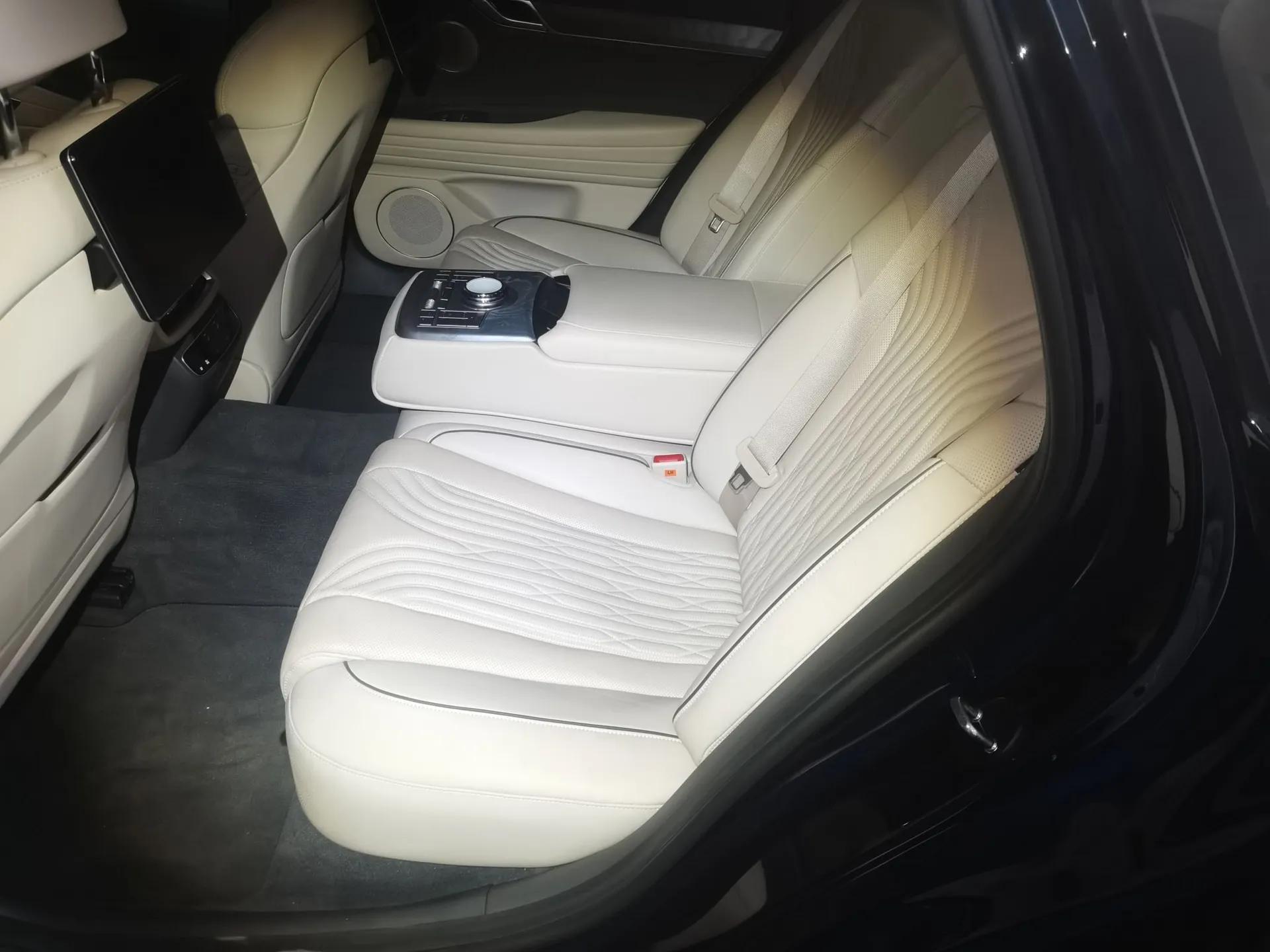 Genesis G80 2023 2.5T Rear-Drive Flagship Edition — миниатюра 20
