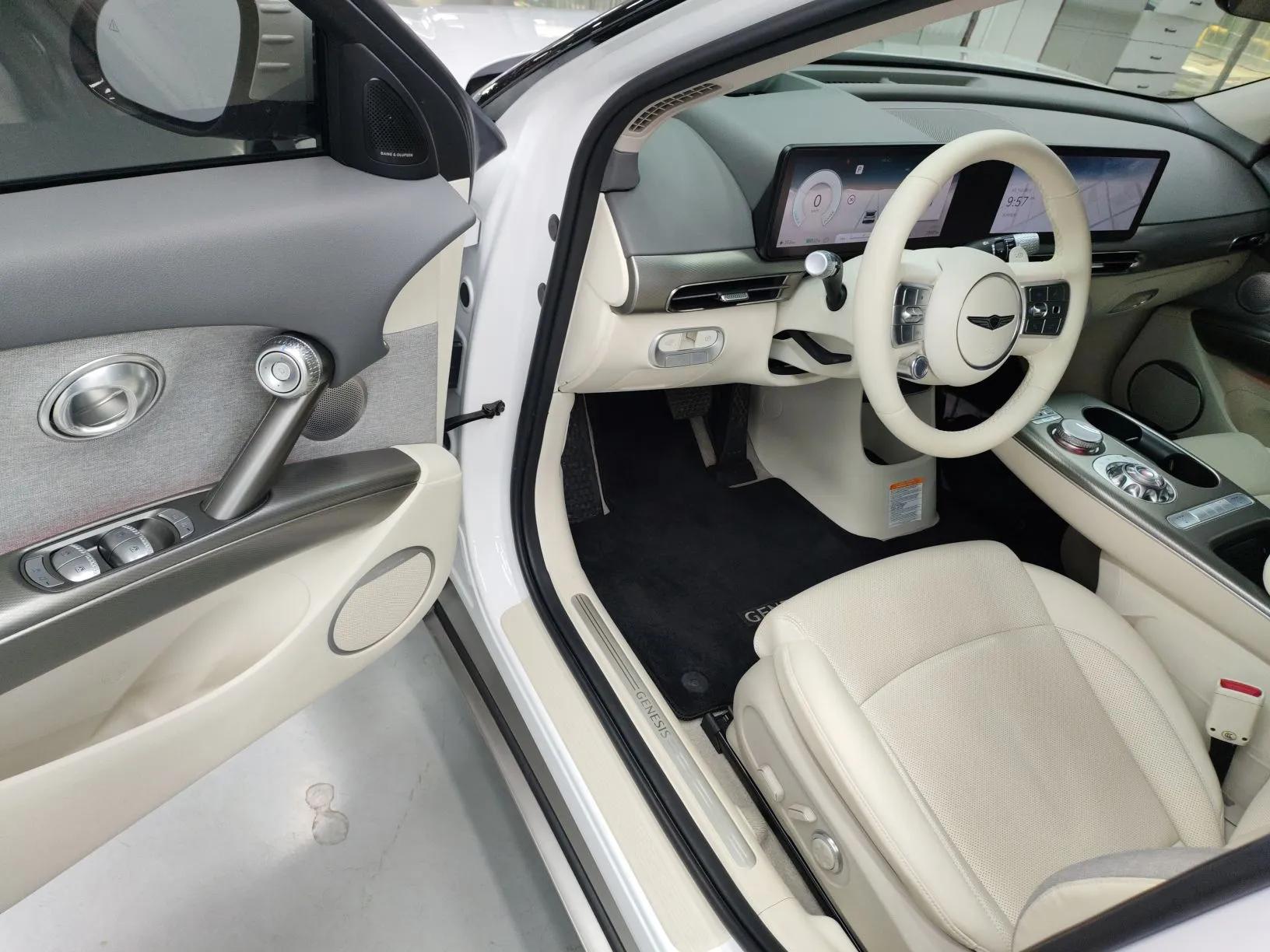 Genesis GV60 2023 Single-Motor Rear-Drive Luxury Edition — миниатюра 19