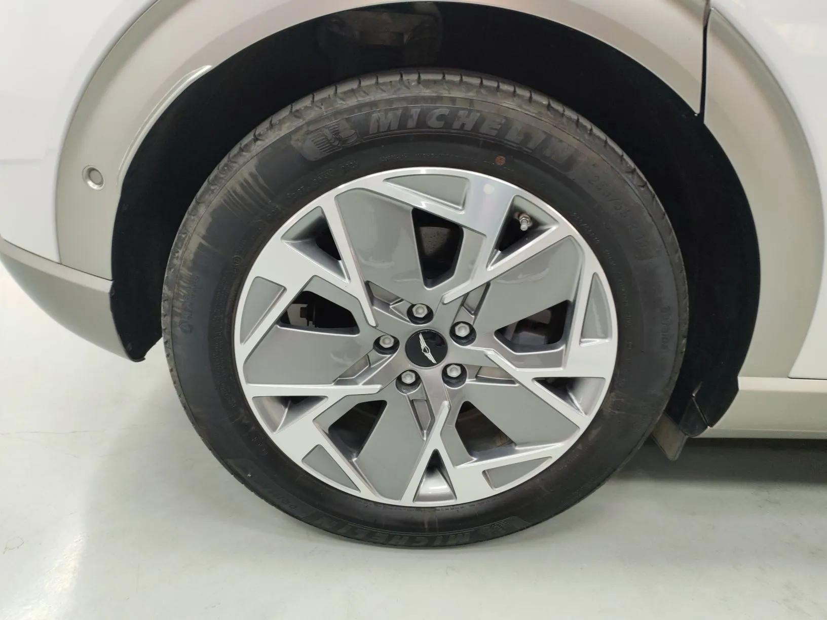 Genesis GV60 2023 Single-Motor Rear-Drive Luxury Edition — миниатюра 10