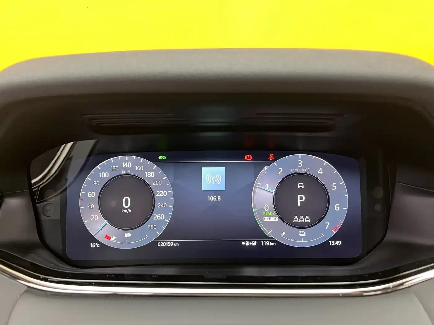 Range Rover Evoque Hybrid 2022 Model P300e Plug-in Electric Hybrid — миниатюра 21