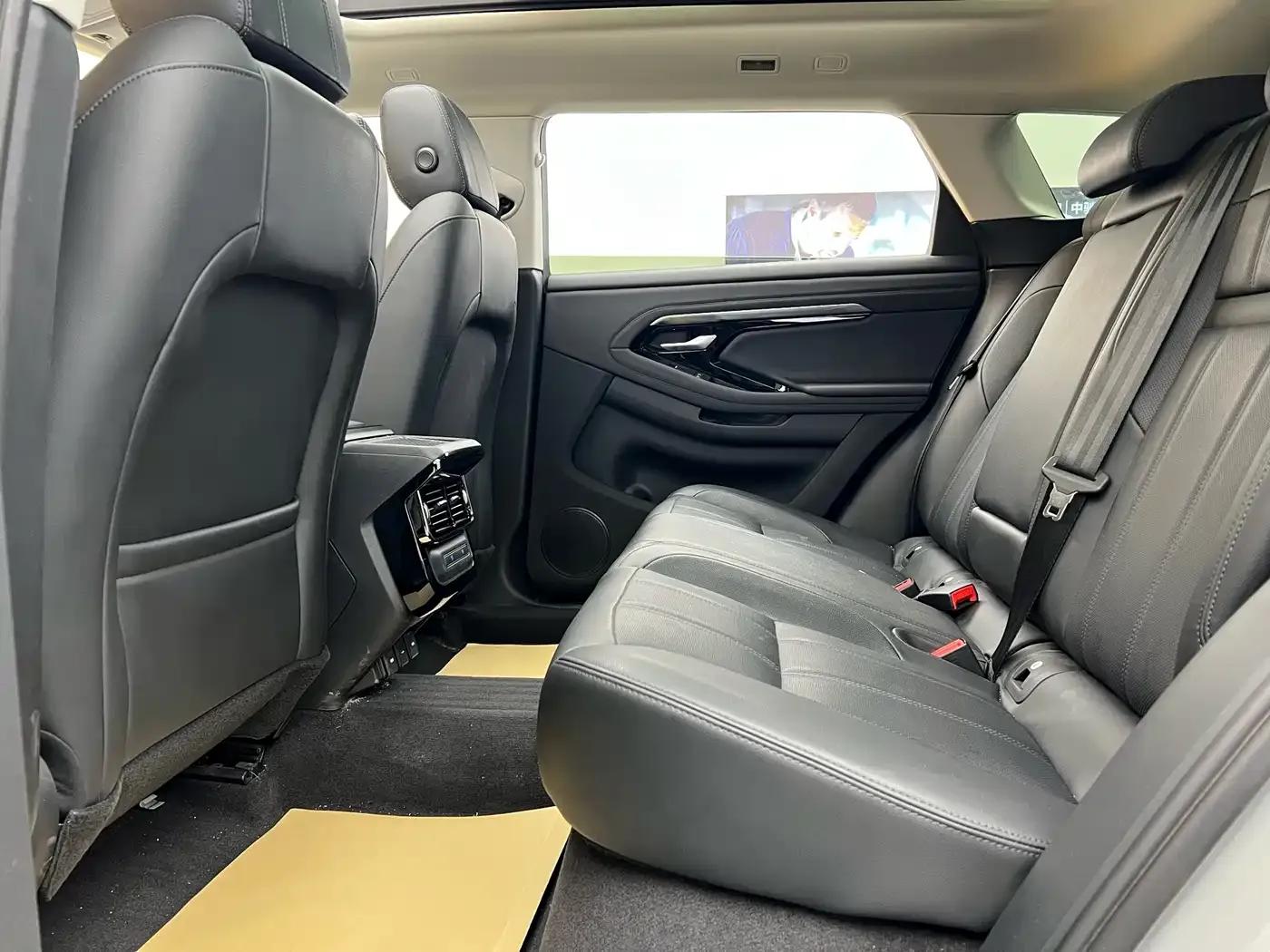 Range Rover Evoque Hybrid 2022 Model P300e Plug-in Electric Hybrid — миниатюра 23