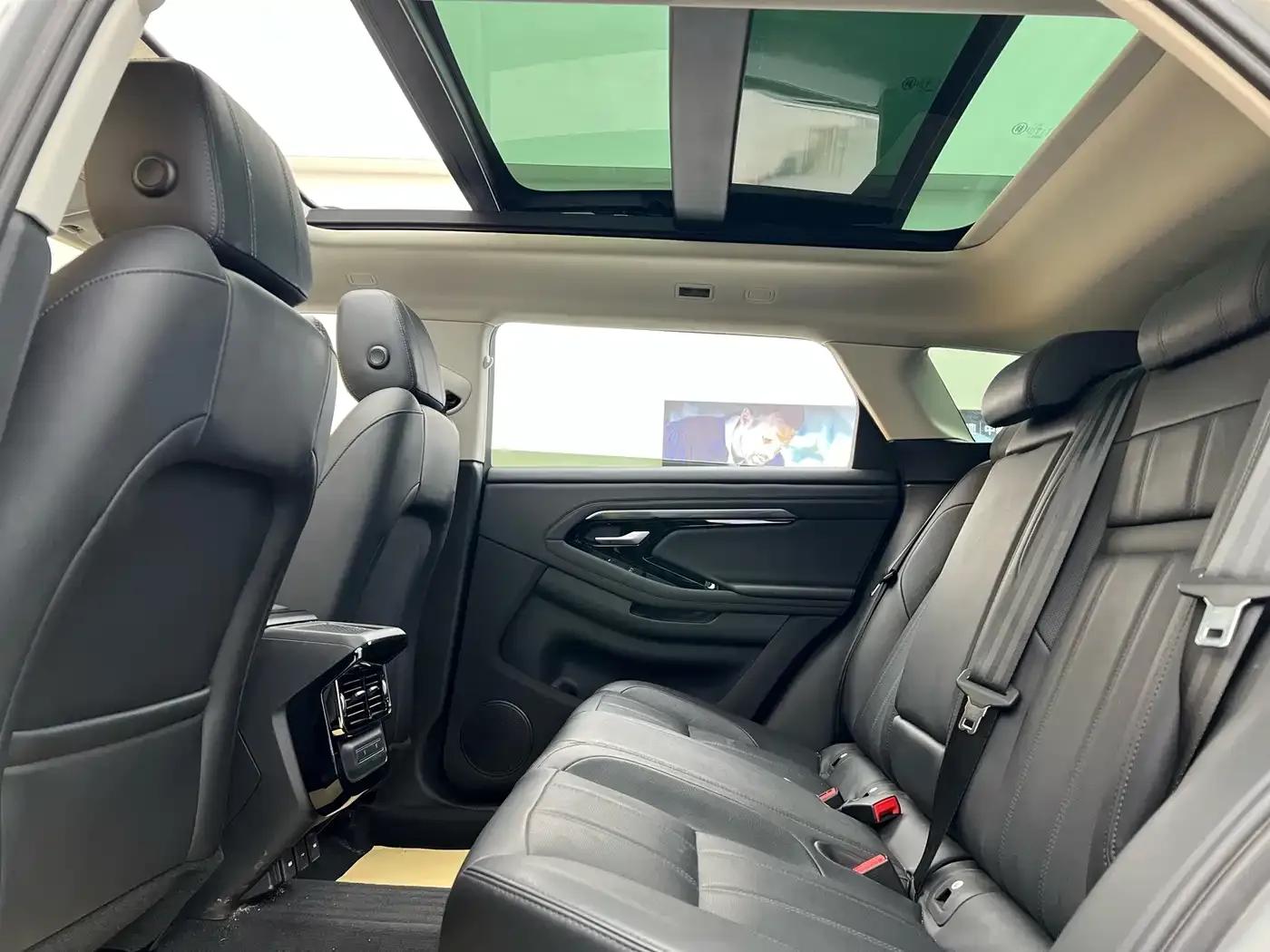 Range Rover Evoque Hybrid 2022 Model P300e Plug-in Electric Hybrid — миниатюра 24