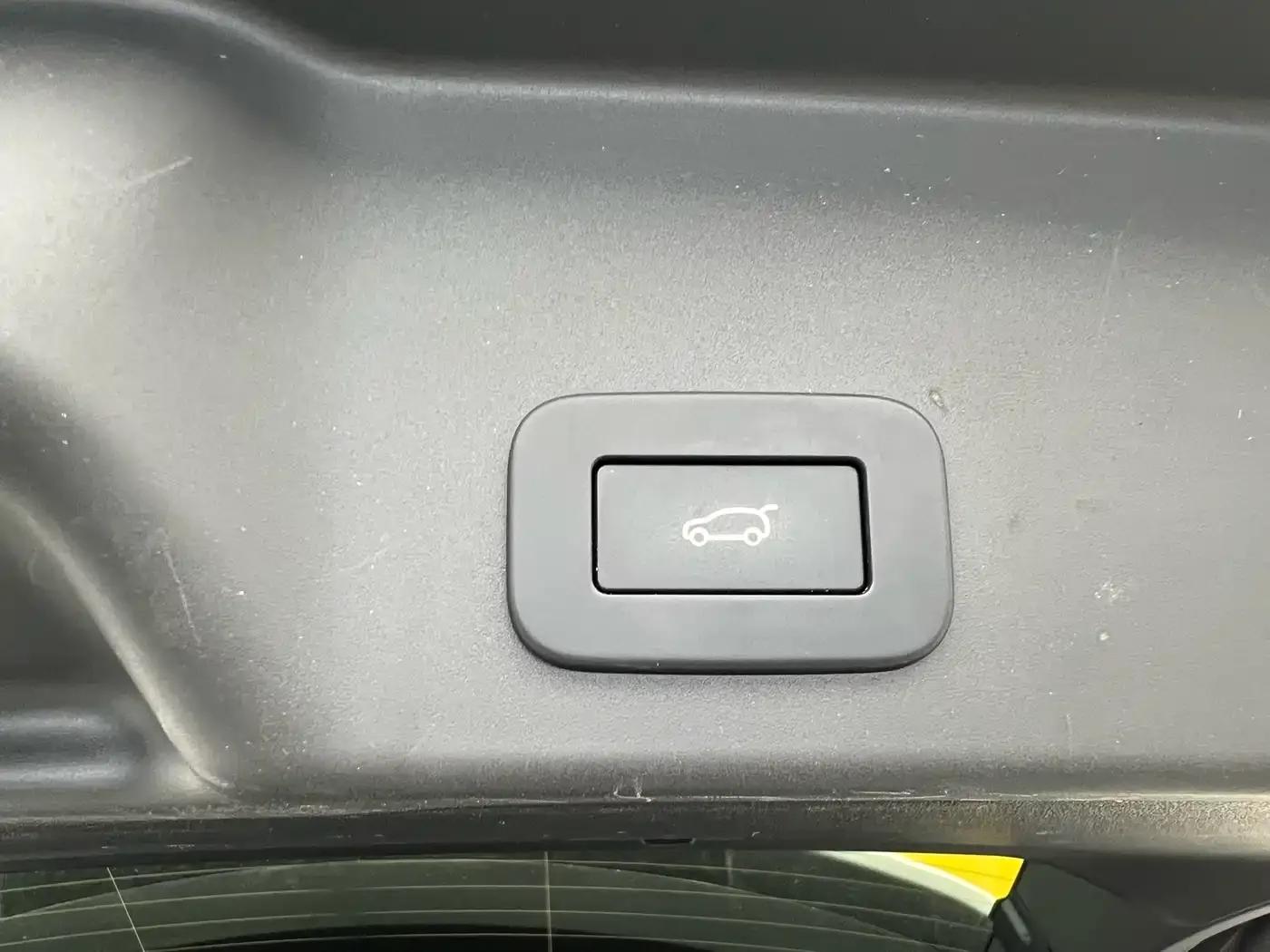 Range Rover Evoque Hybrid 2022 Model P300e Plug-in Electric Hybrid — миниатюра 27
