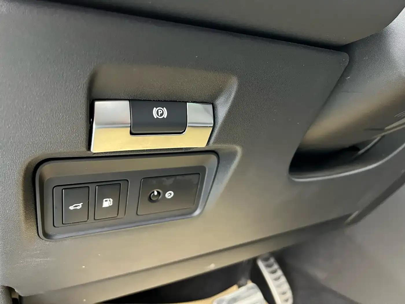 Range Rover Evoque Hybrid 2022 Model P300e Plug-in Electric Hybrid — миниатюра 4