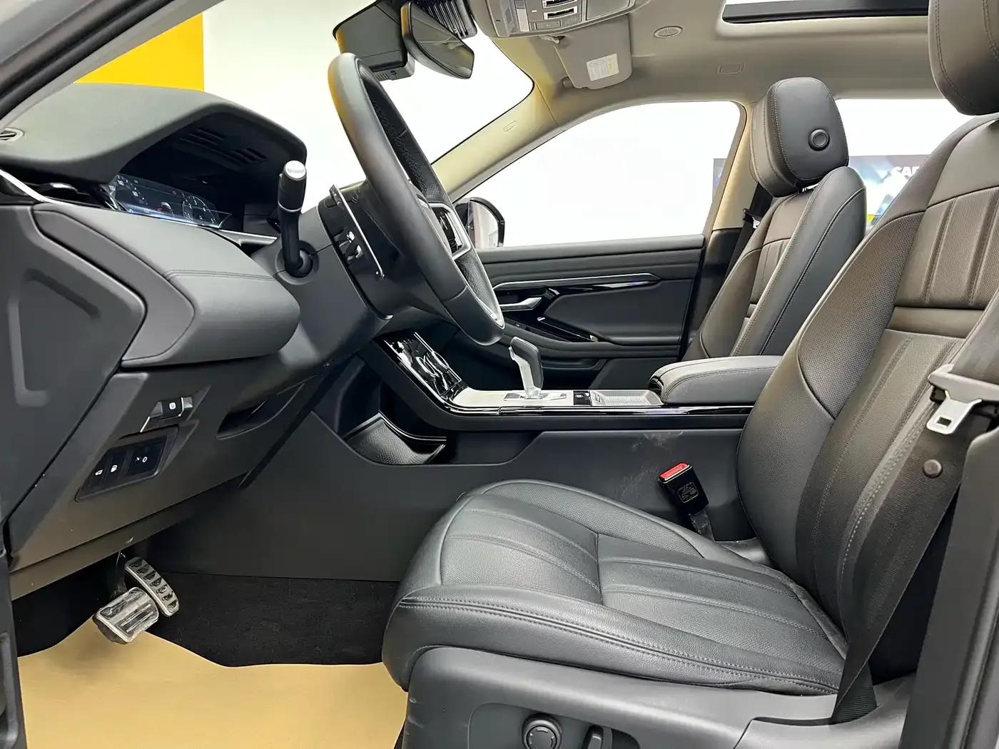 Range Rover Evoque Hybrid 2022 Model P300e Plug-in Electric Hybrid — миниатюра 7