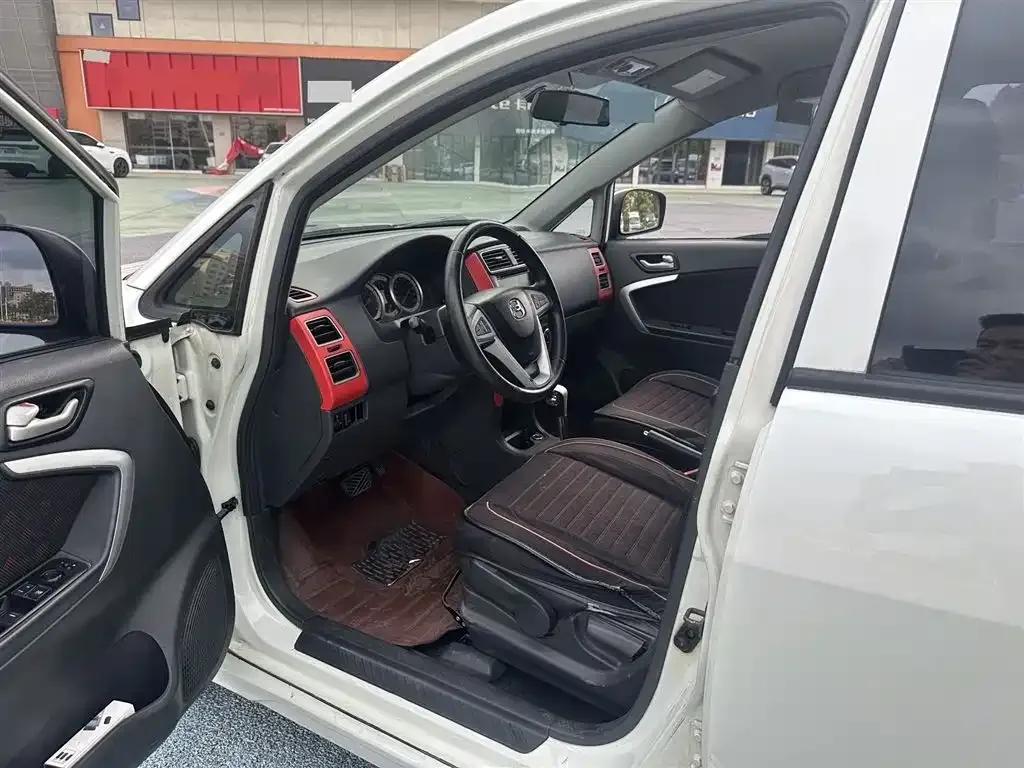 Liana A6 2014 Hatchback 1.5L Automatic Enjoyment Edition — миниатюра 4