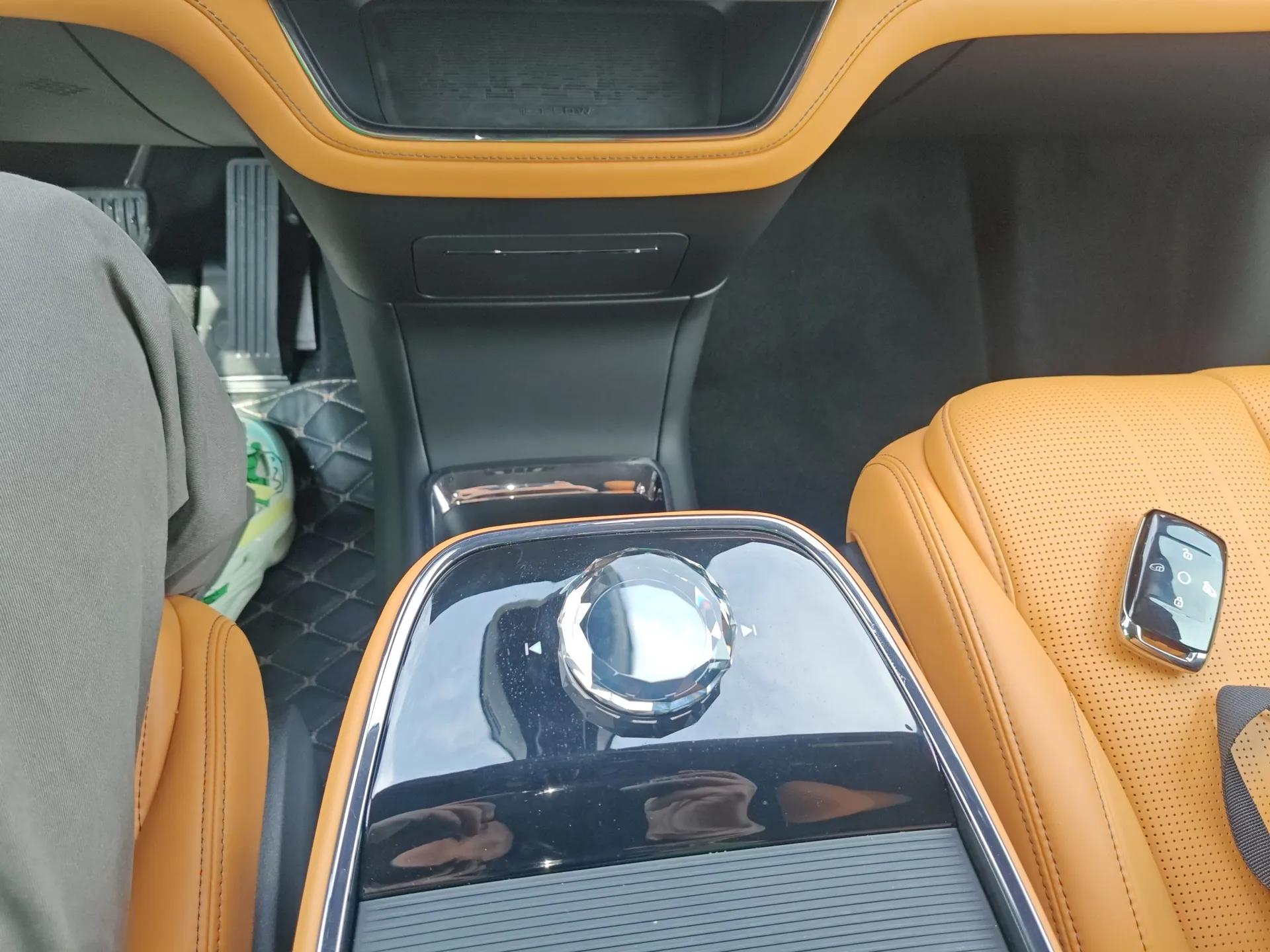 Geely Galaxy LEVC L380 2024 140-Degree 6-Seater All-Wheel-Drive Ultra — миниатюра 16