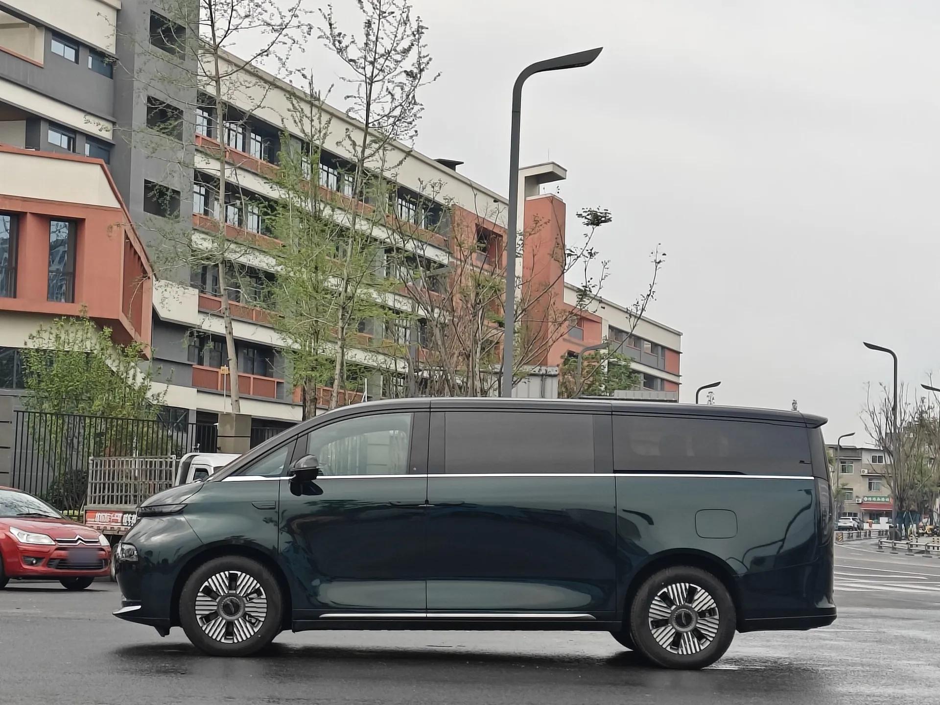 Geely Galaxy LEVC L380 2024 140-Degree 6-Seater All-Wheel-Drive Ultra — миниатюра 6