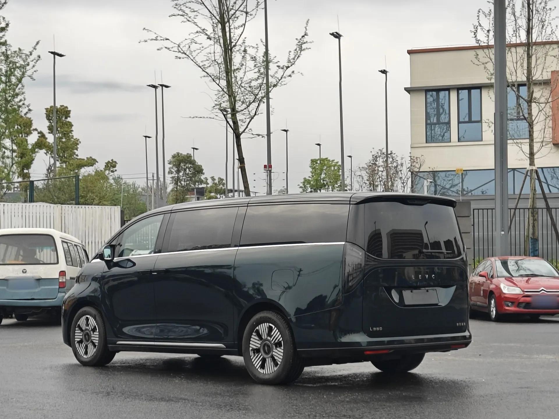 Geely Galaxy LEVC L380 2024 140-Degree 6-Seater All-Wheel-Drive Ultra — миниатюра 7