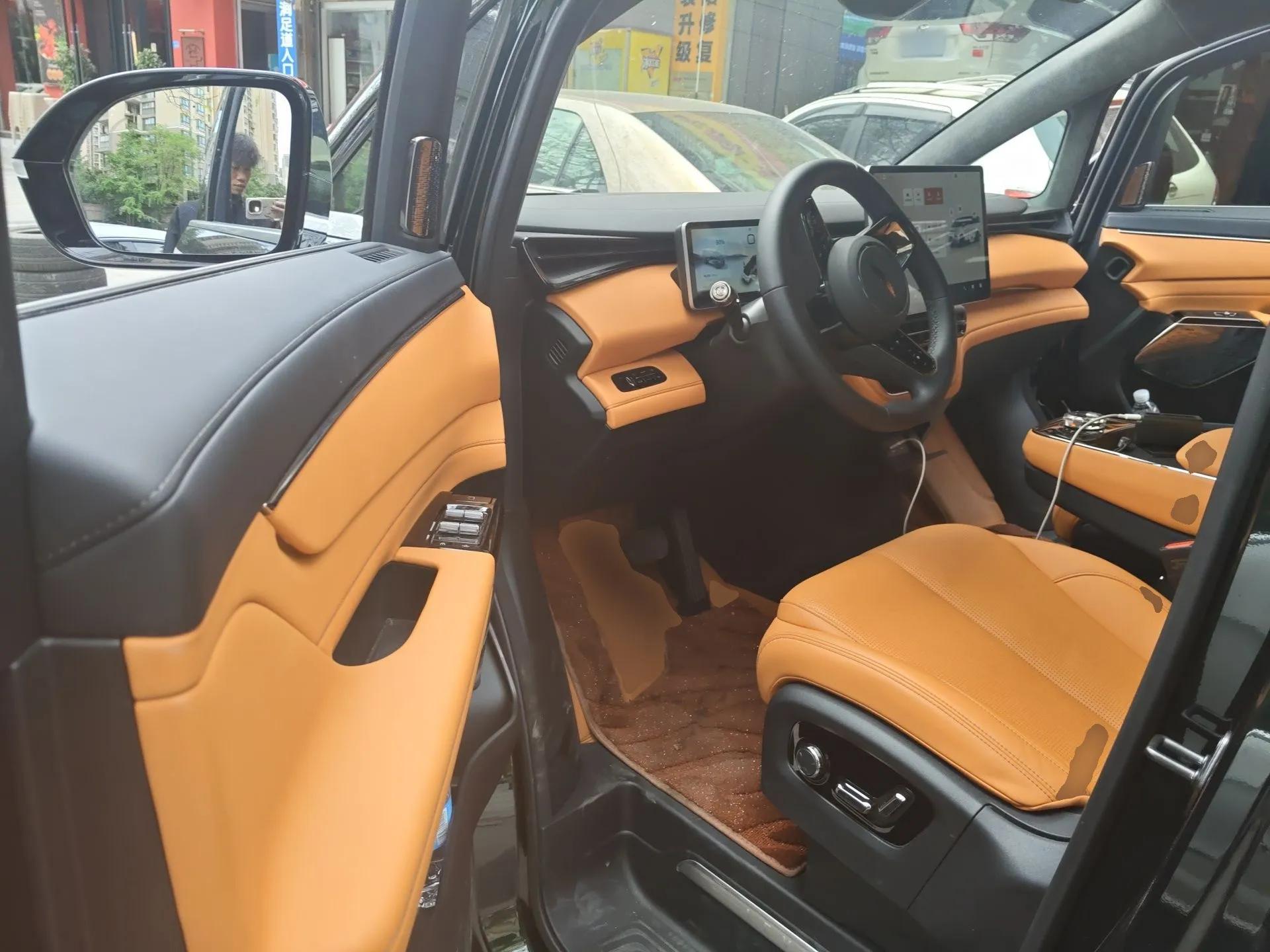 Geely Galaxy LEVC L380 2025 805 km Flagship Version All-Wheel Drive — миниатюра 17