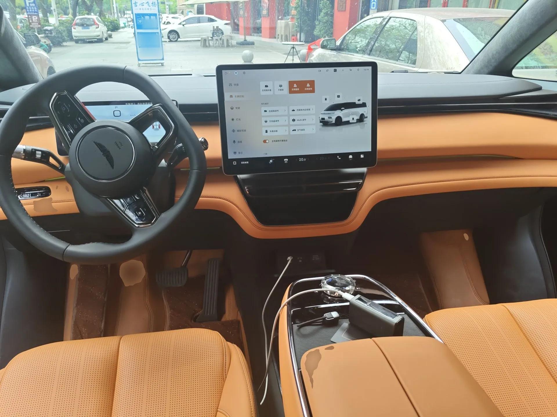Geely Galaxy LEVC L380 2025 805 km Flagship Version All-Wheel Drive — миниатюра 10
