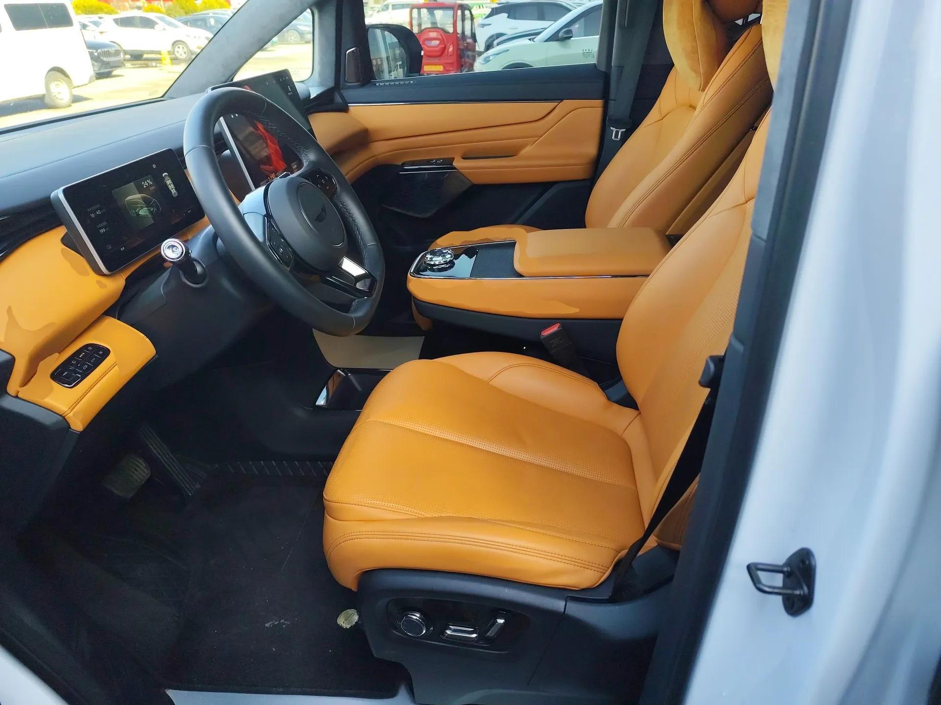 Geely Galaxy LEVC L380 2024 140-Degree 6-Seater All-Wheel-Drive Ultra — миниатюра 17