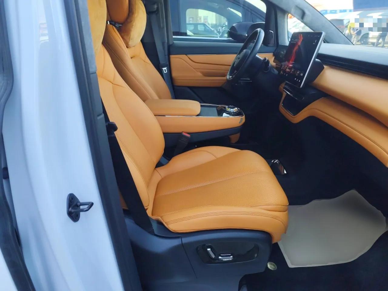 Geely Galaxy LEVC L380 2024 140-Degree 6-Seater All-Wheel-Drive Ultra — миниатюра 23