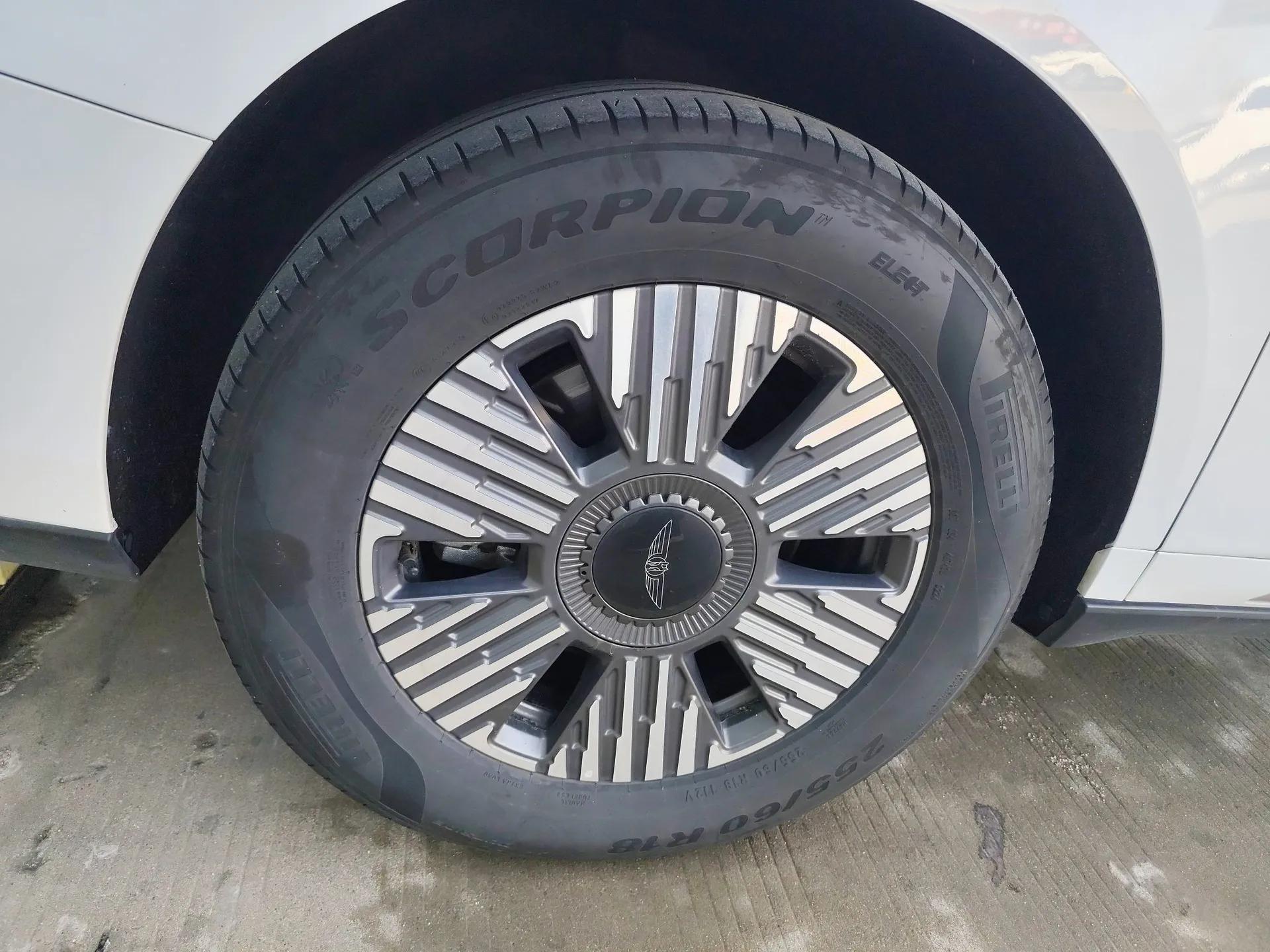 Geely Galaxy LEVC L380 2024 140-Degree 6-Seater All-Wheel-Drive Ultra — миниатюра 10