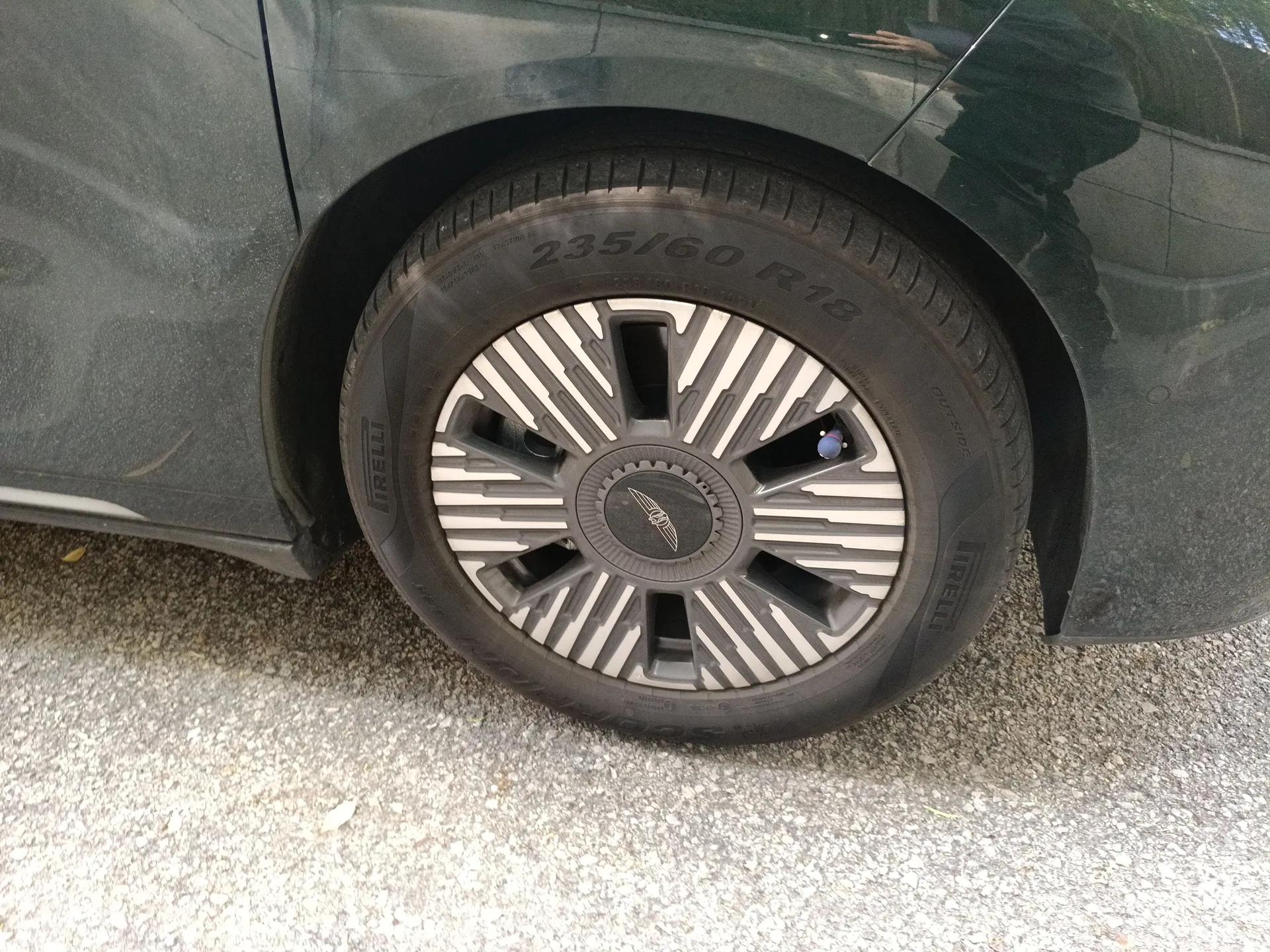 Geely Galaxy LEVC L380 2024 140-Degree 6-Seater All-Wheel-Drive Ultra — миниатюра 2