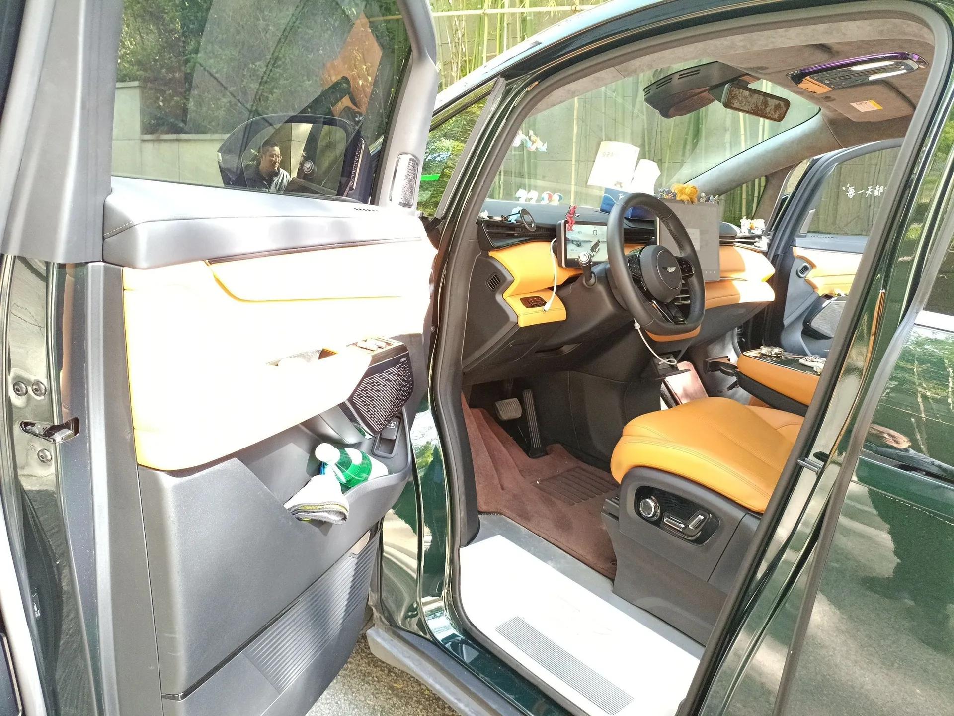 Geely Galaxy LEVC L380 2024 140-Degree 6-Seater All-Wheel-Drive Ultra — миниатюра 18