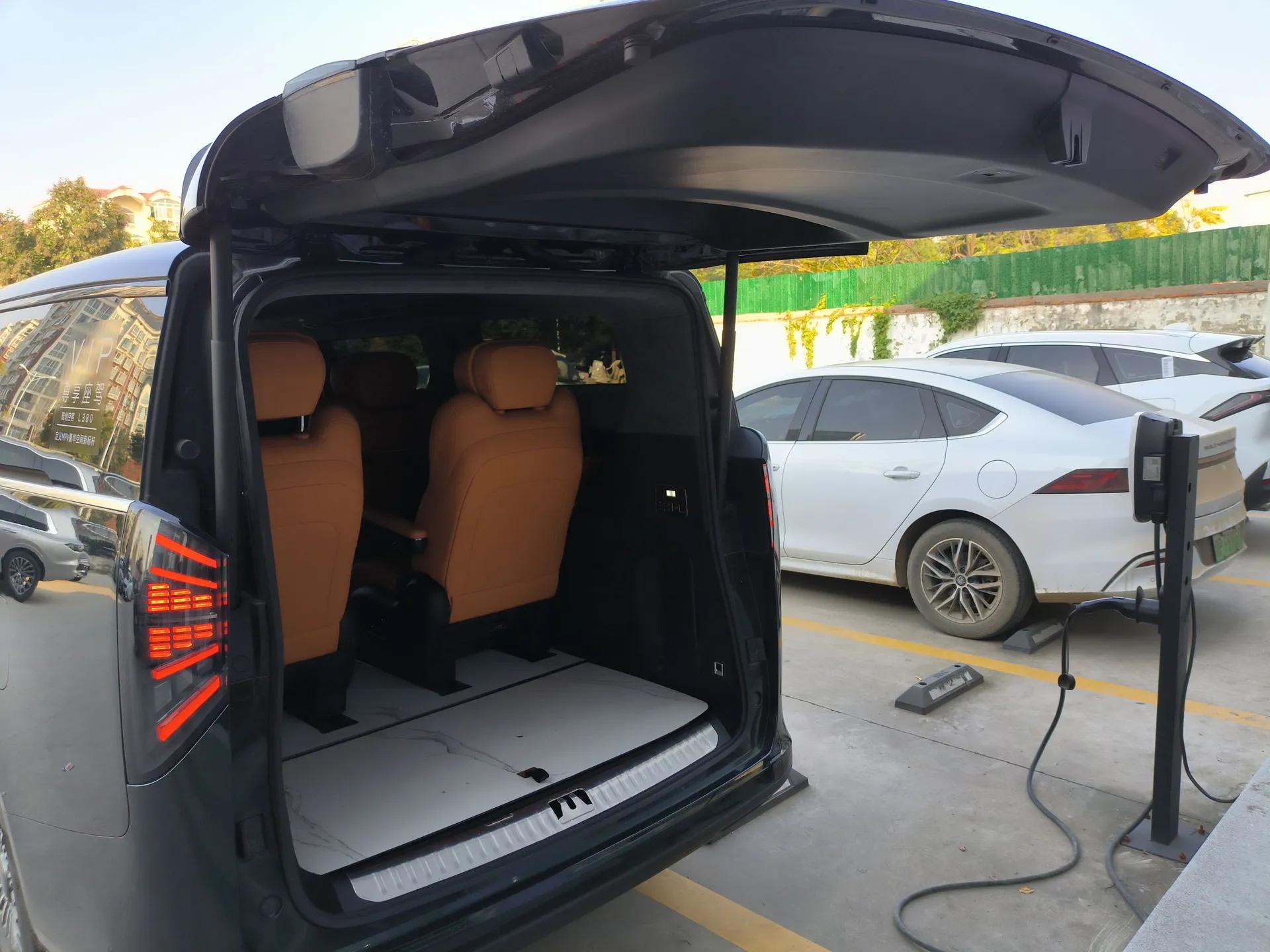 Geely Galaxy LEVC L380 2025 805 km Flagship Version All-Wheel Drive — миниатюра 18