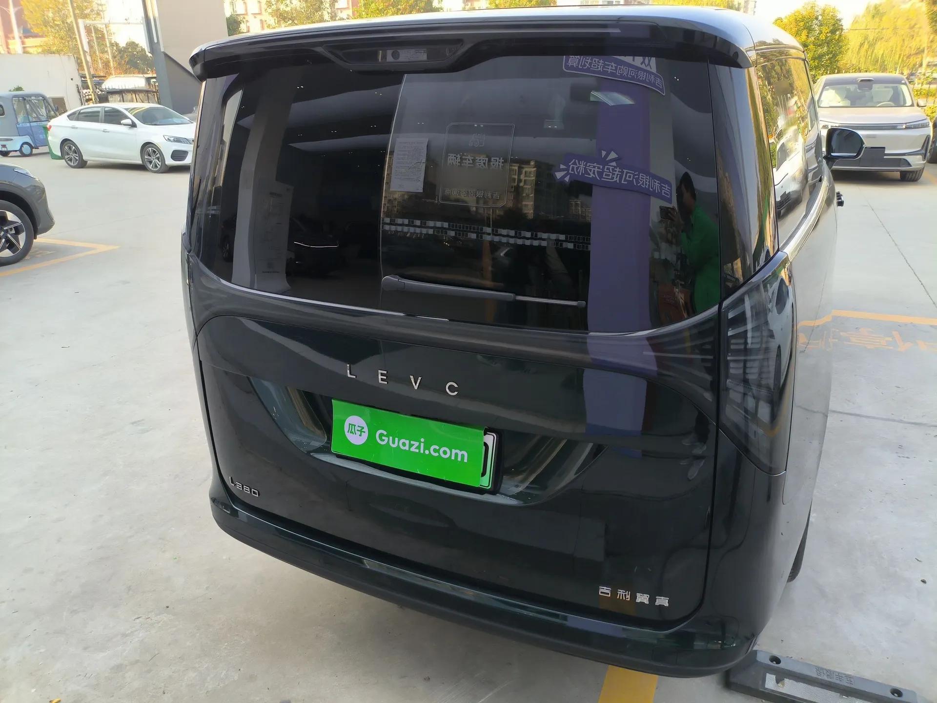 Geely Galaxy LEVC L380 2025 805 km Flagship Version All-Wheel Drive — миниатюра 6