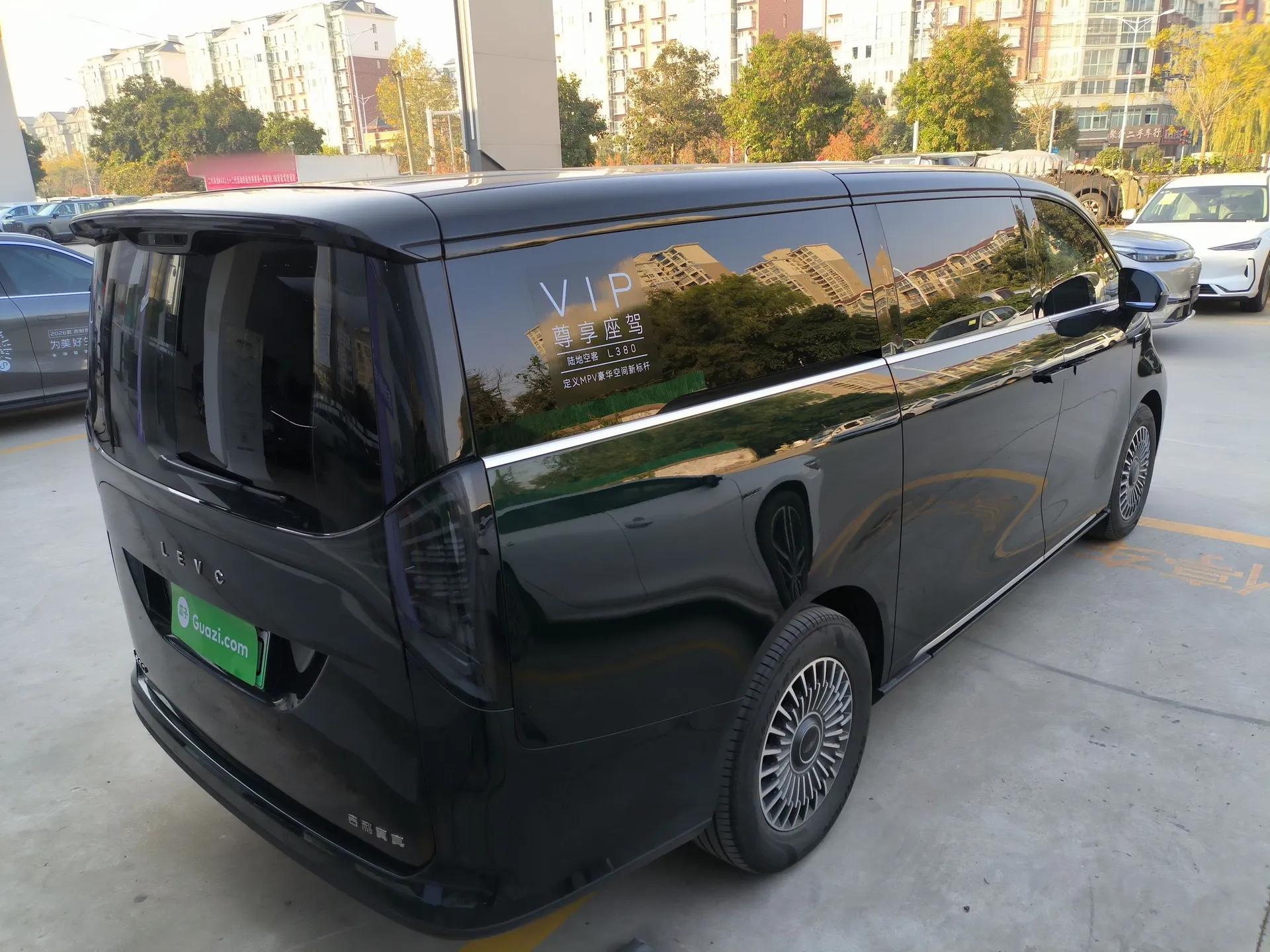 Geely Galaxy LEVC L380 2025 805 km Flagship Version All-Wheel Drive — миниатюра 7