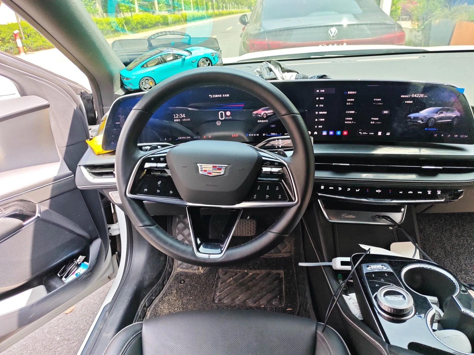 Cadillac GT4 2023 25T Luxury Model — миниатюра 11