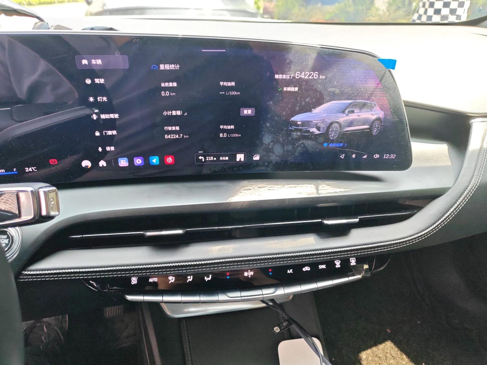 Cadillac GT4 2023 25T Luxury Model — миниатюра 14