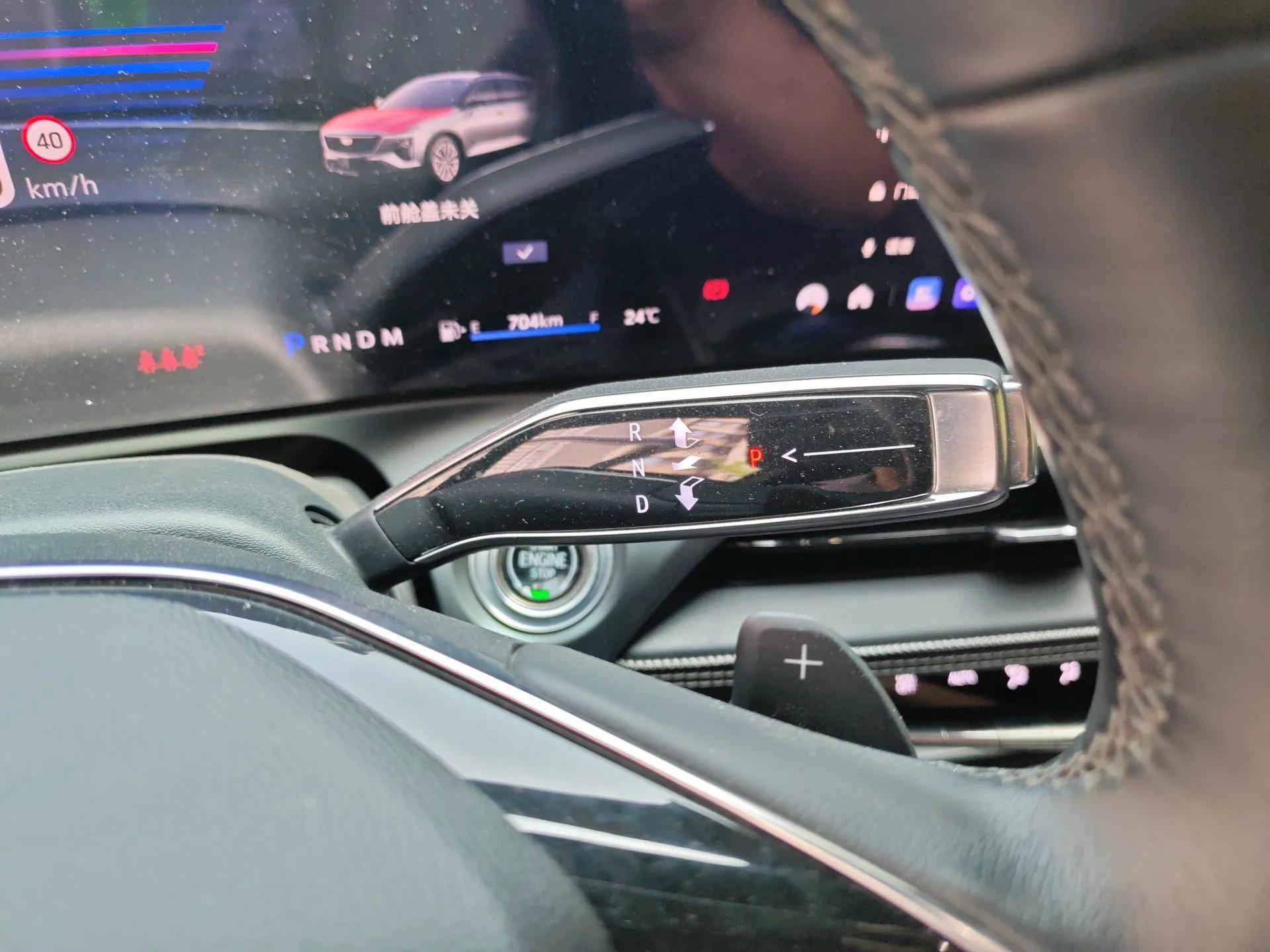Cadillac GT4 2023 25T Luxury Model — миниатюра 15