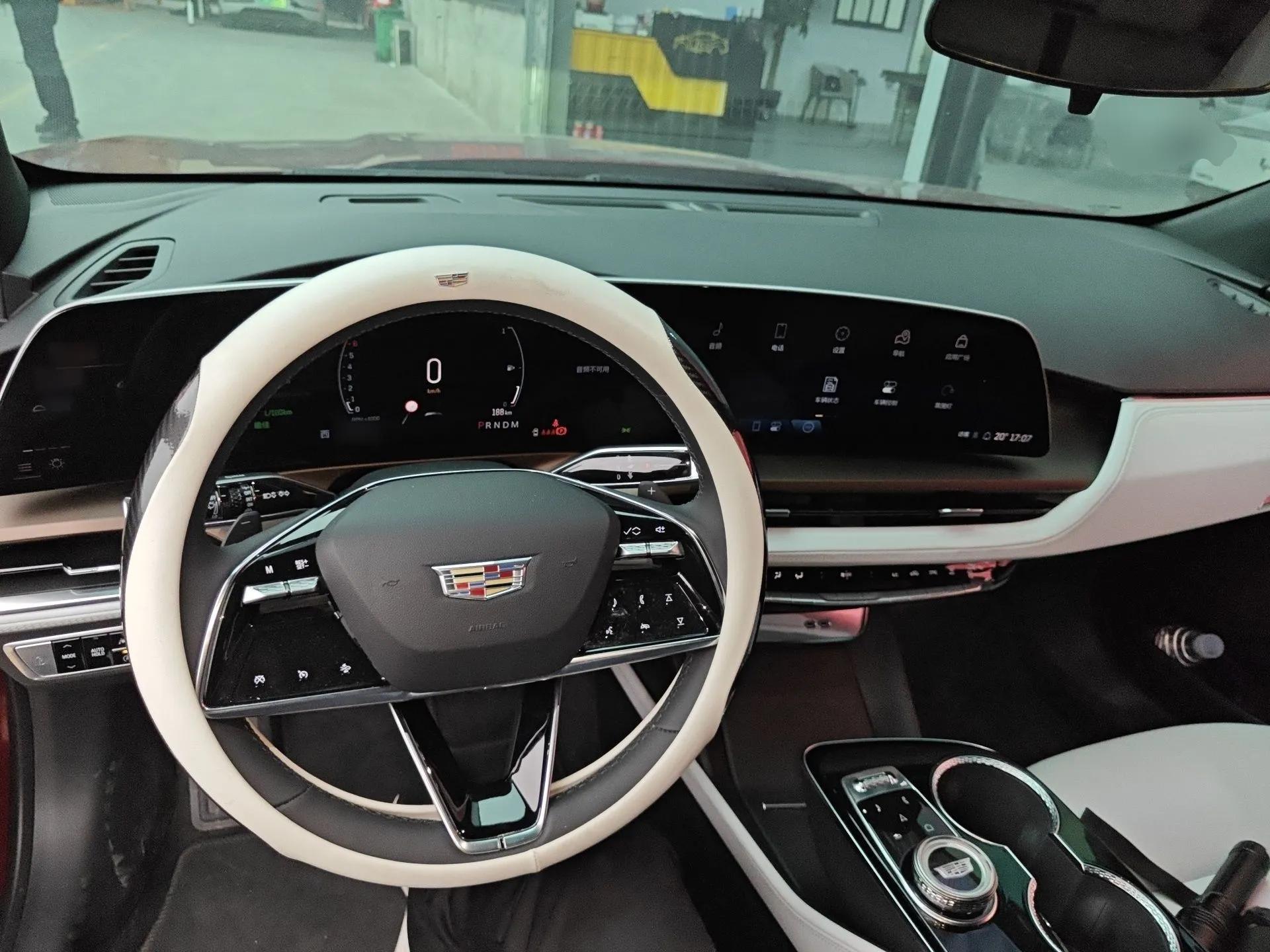 Cadillac GT4 2023 25T Fashion Edition — миниатюра 13