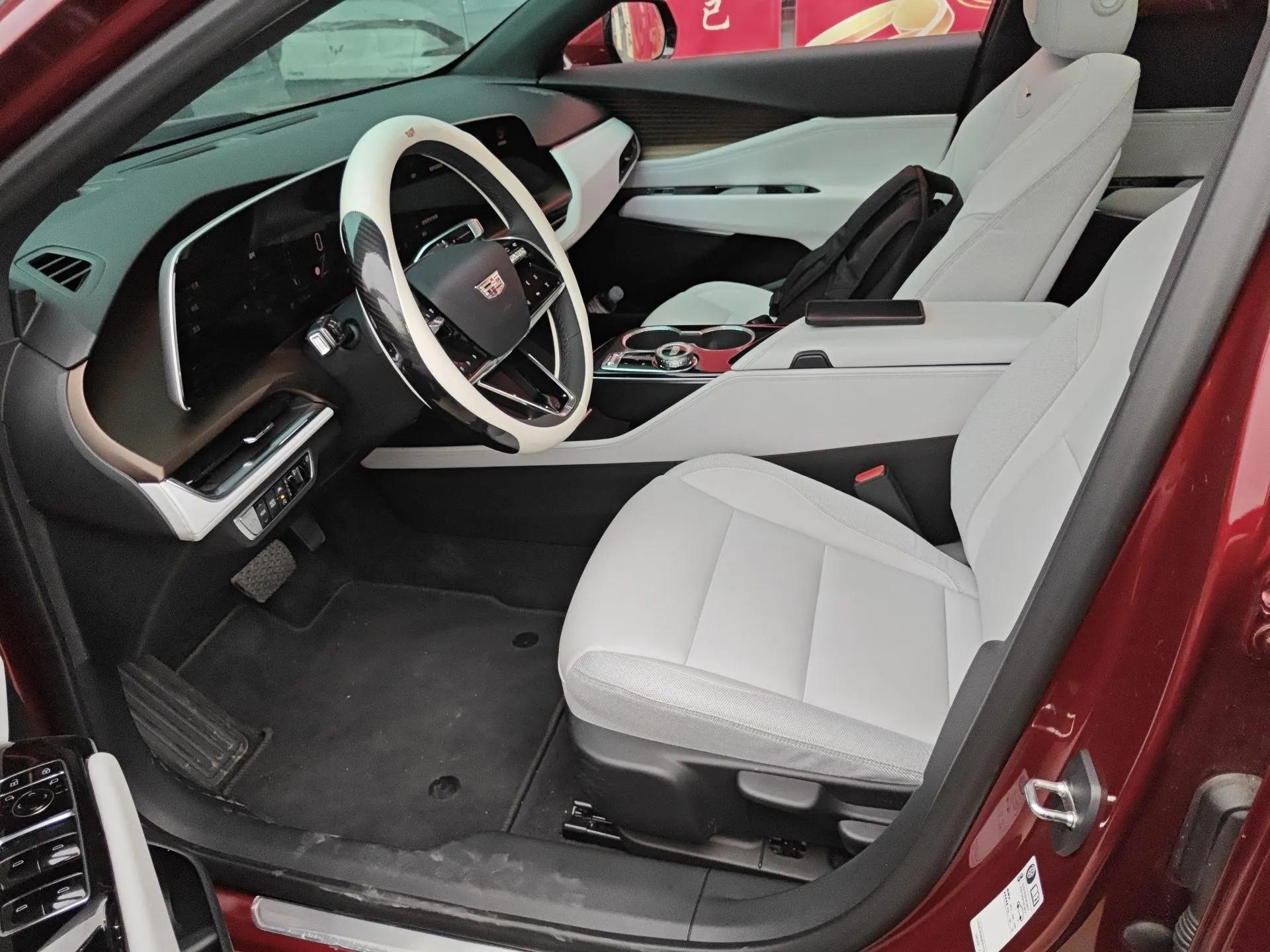 Cadillac GT4 2023 25T Fashion Edition — миниатюра 18