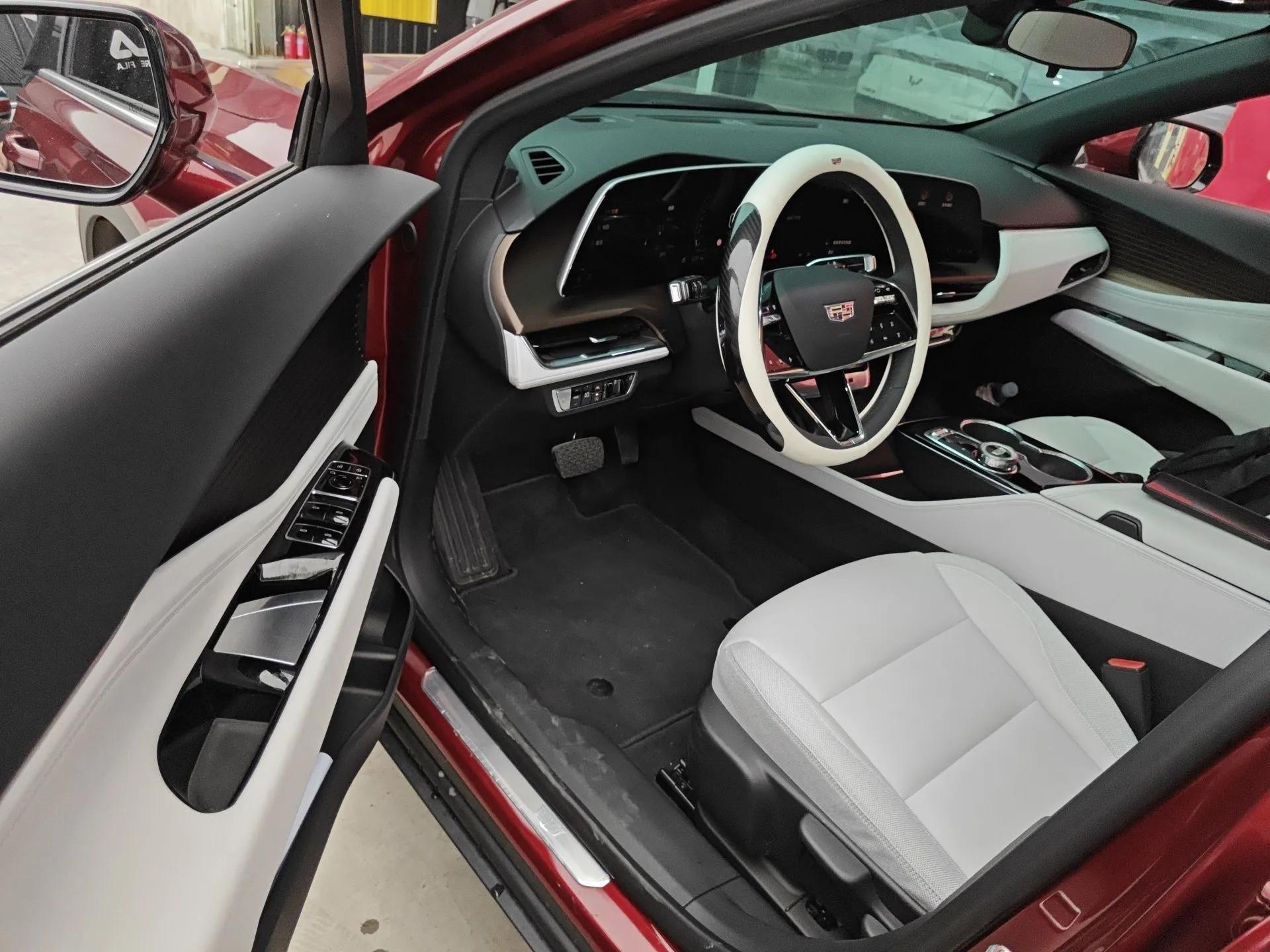 Cadillac GT4 2023 25T Fashion Edition — миниатюра 19