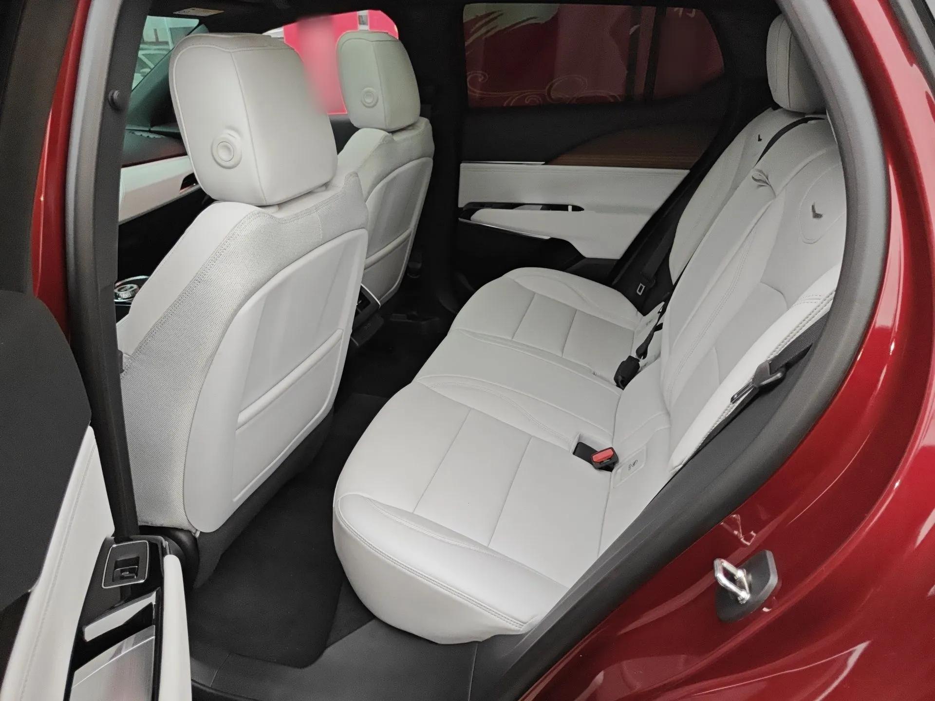 Cadillac GT4 2023 25T Fashion Edition — миниатюра 20