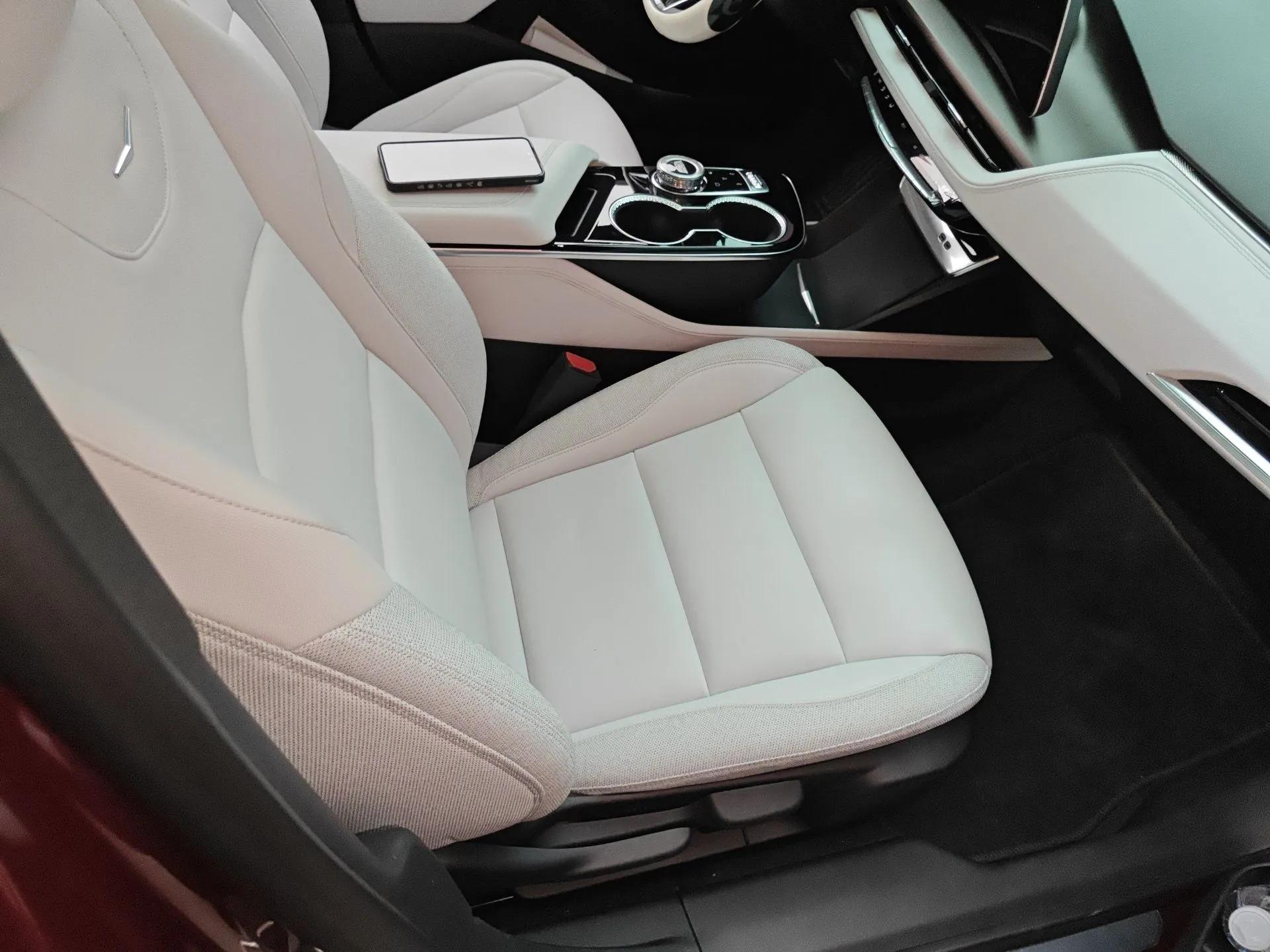 Cadillac GT4 2023 25T Fashion Edition — миниатюра 23