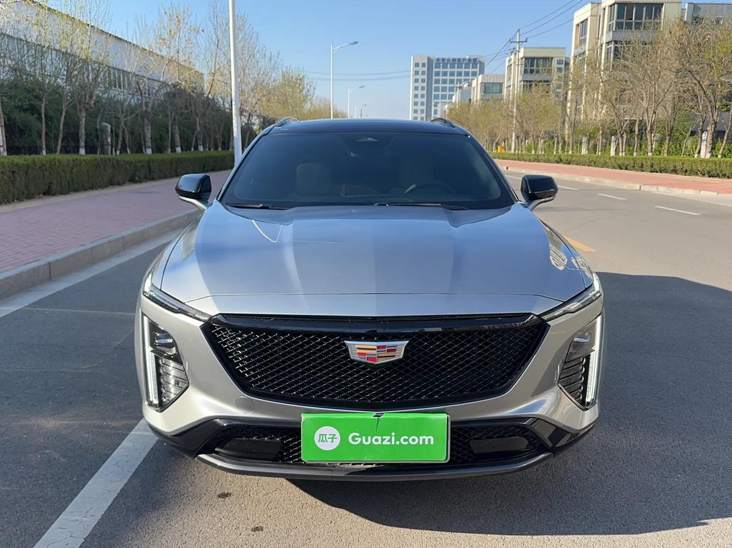 Cadillac GT4 2023 25T Luxury Model — миниатюра 2