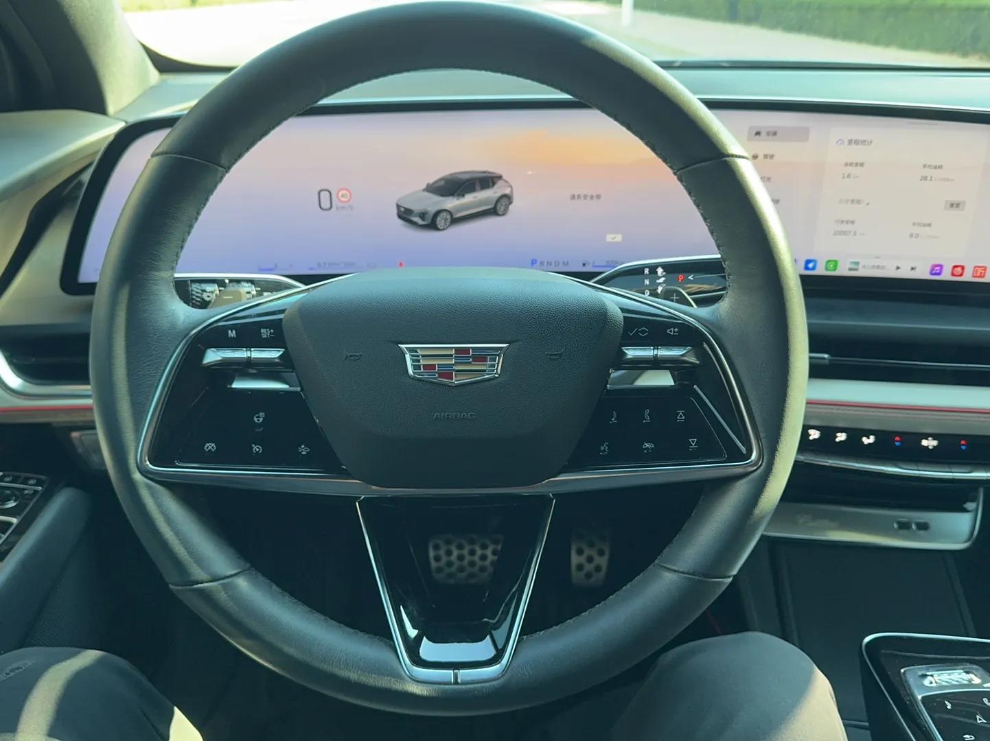 Cadillac GT4 2023 25T Luxury Model — миниатюра 13