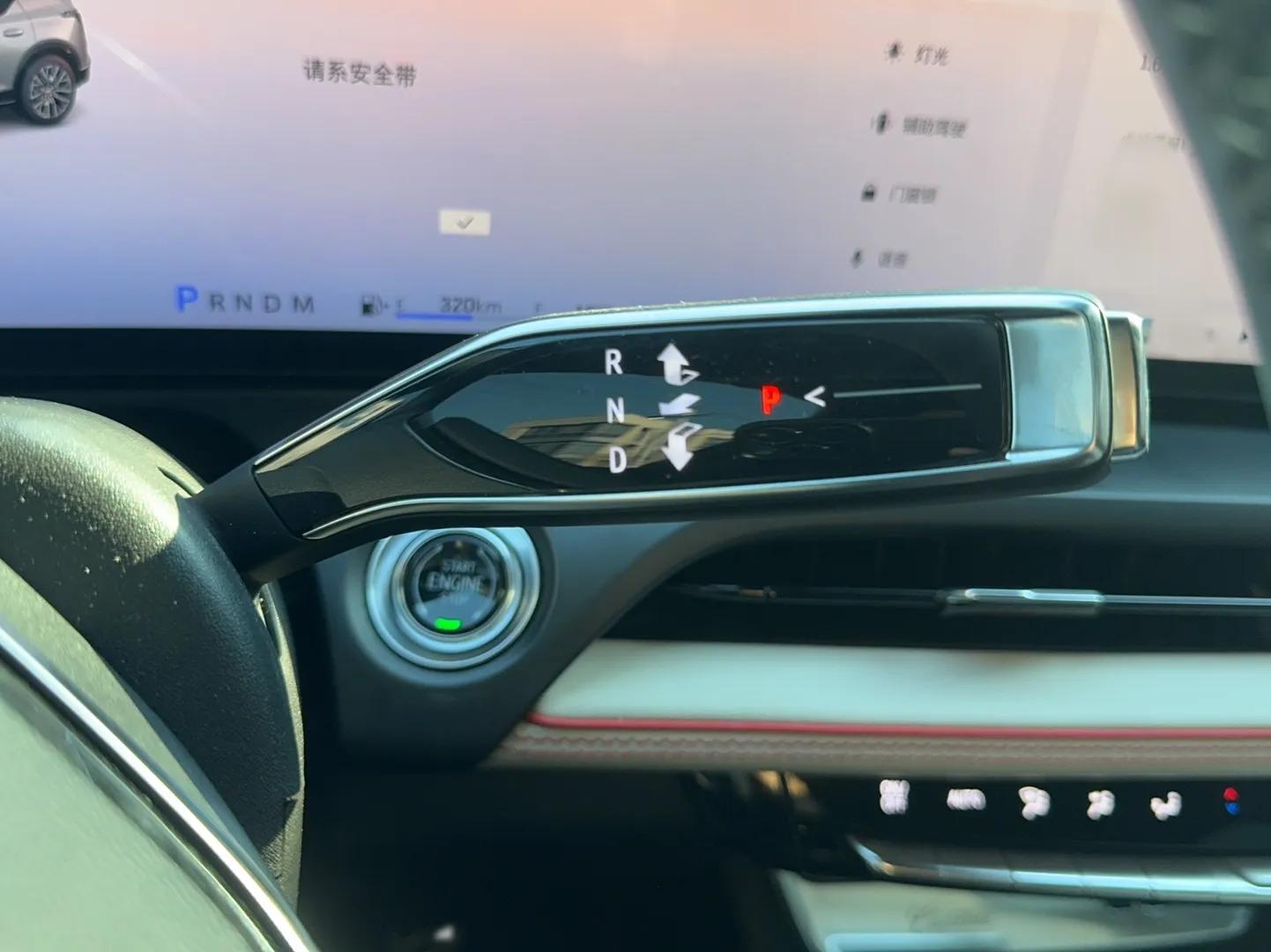 Cadillac GT4 2023 25T Luxury Model — миниатюра 16