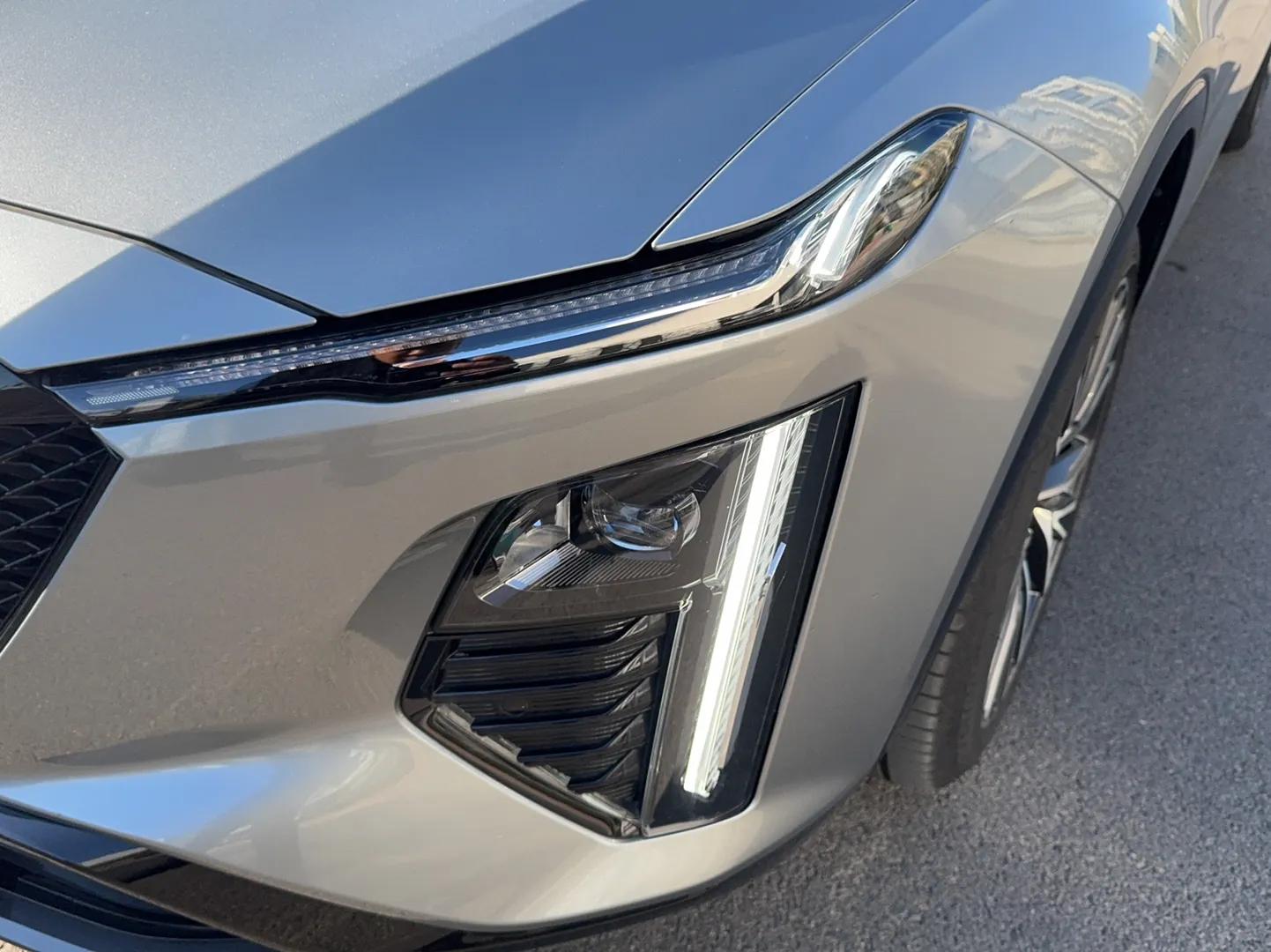 Cadillac GT4 2023 25T Luxury Model — миниатюра 5