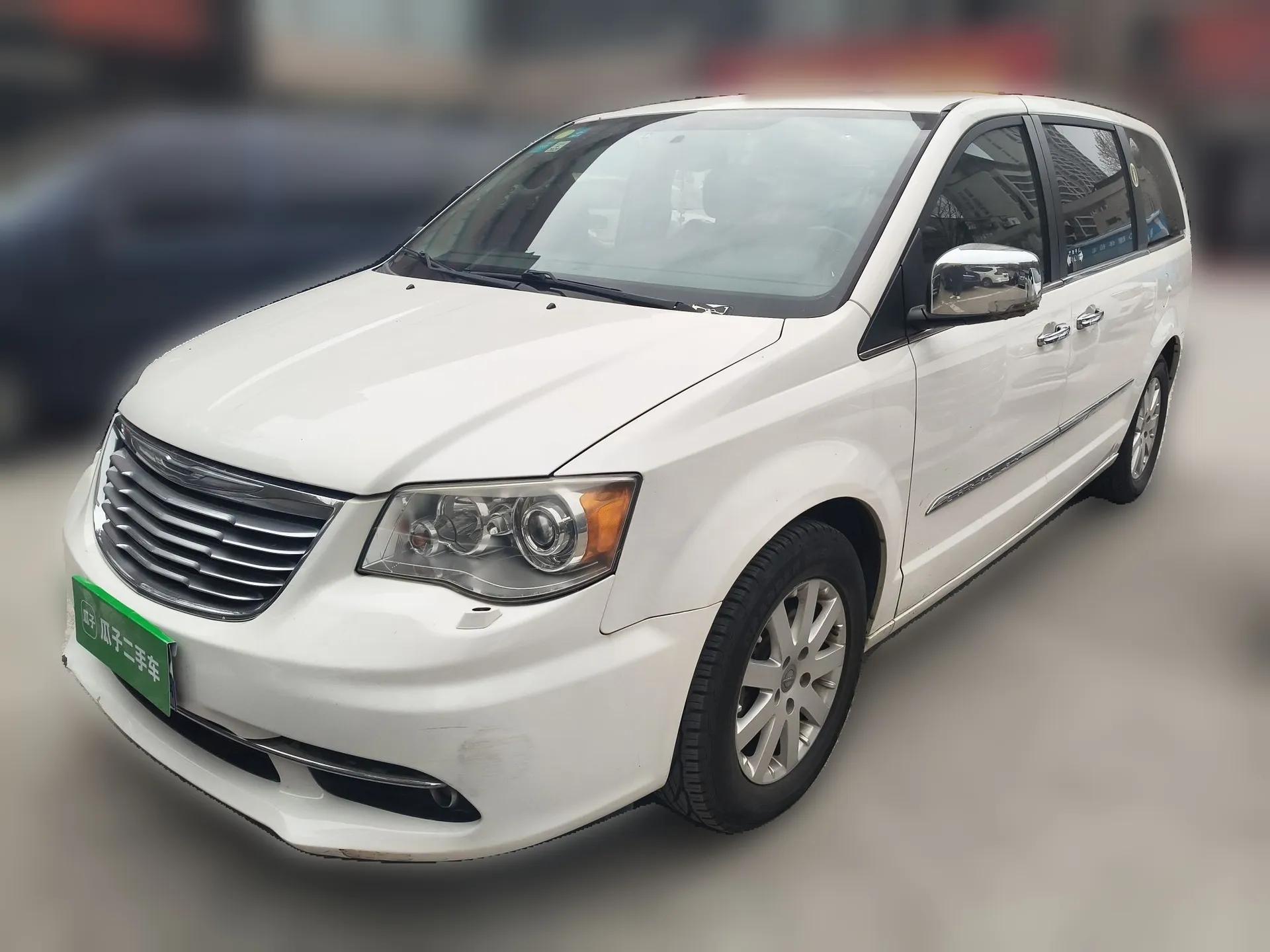Chrysler Grand Voyager 2013 3.6L Luxury Edition — миниатюра 1