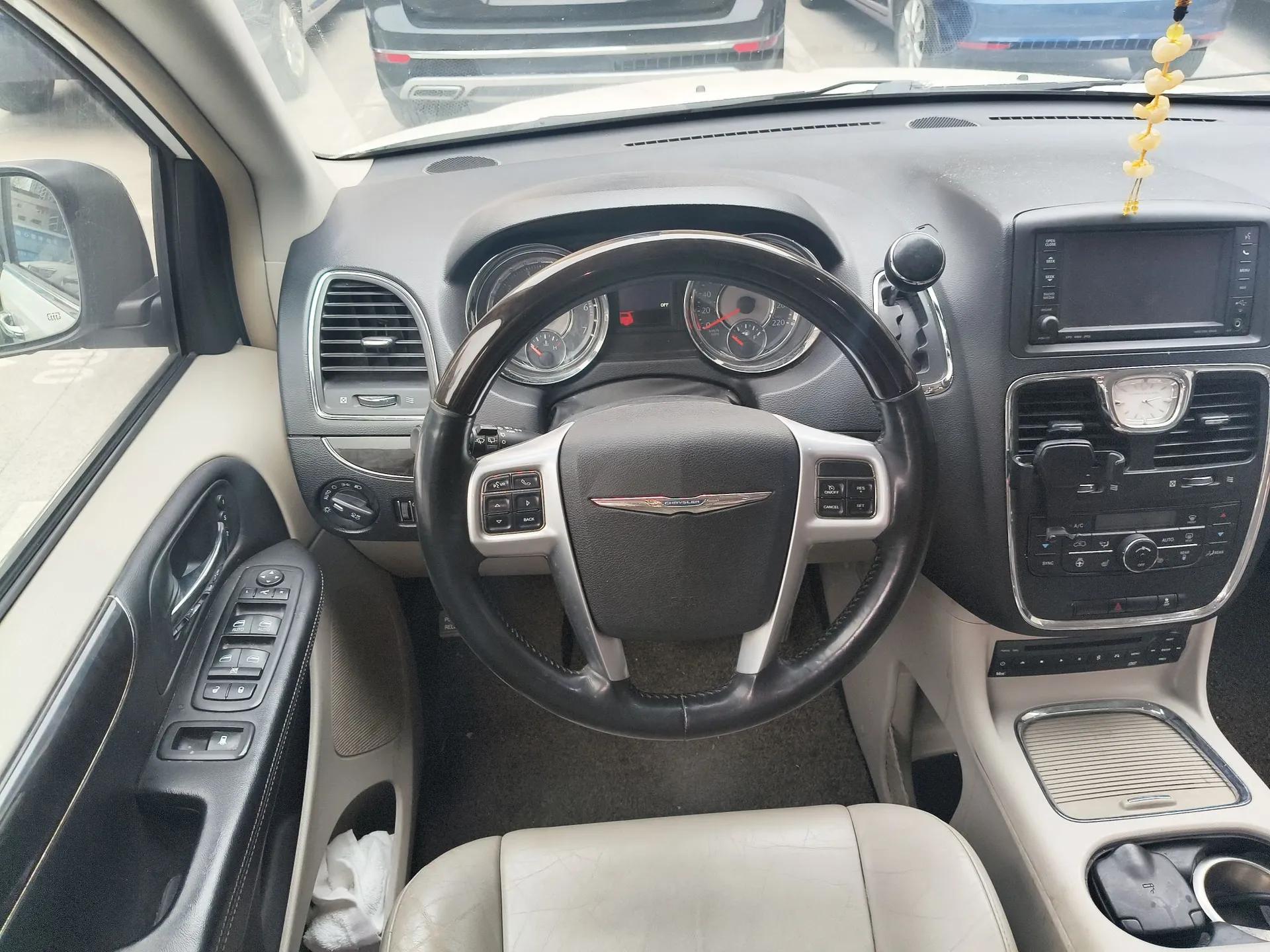 Chrysler Grand Voyager 2013 3.6L Luxury Edition — миниатюра 11