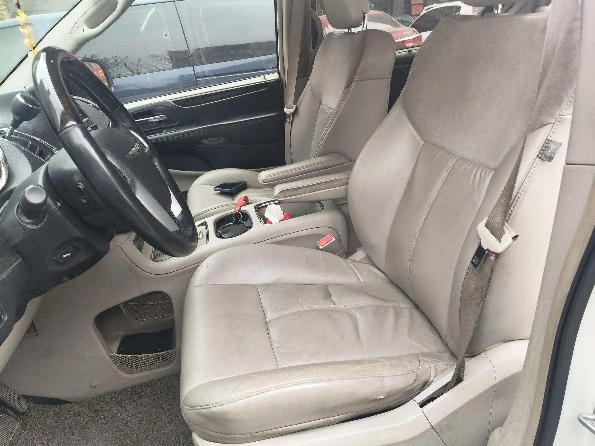 Chrysler Grand Voyager 2013 3.6L Luxury Edition — миниатюра 16