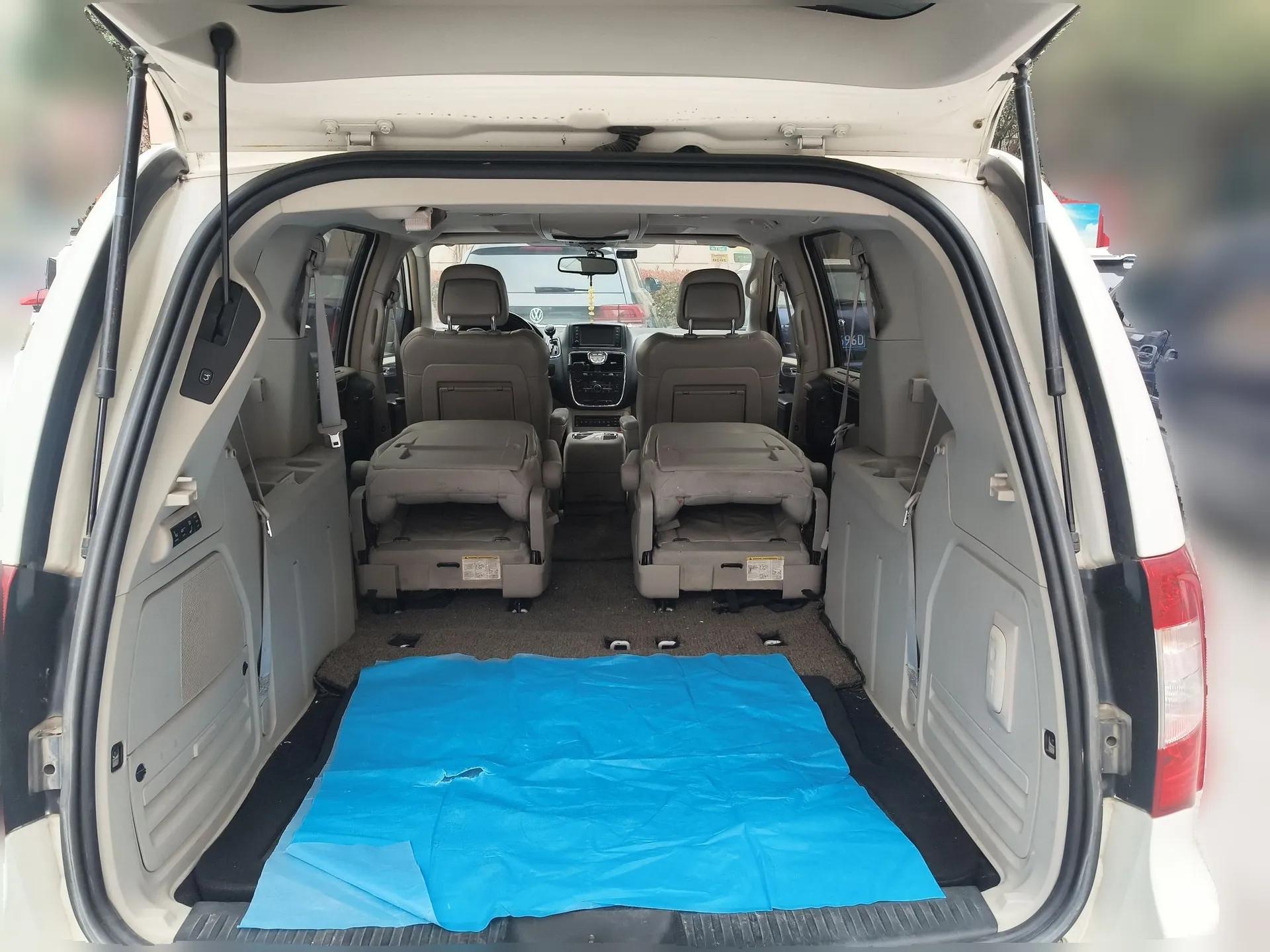 Chrysler Grand Voyager 2013 3.6L Luxury Edition — миниатюра 20