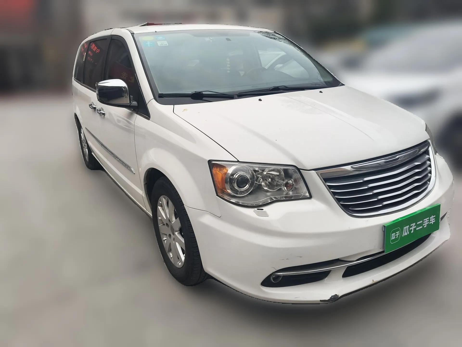 Chrysler Grand Voyager 2013 3.6L Luxury Edition — миниатюра 3