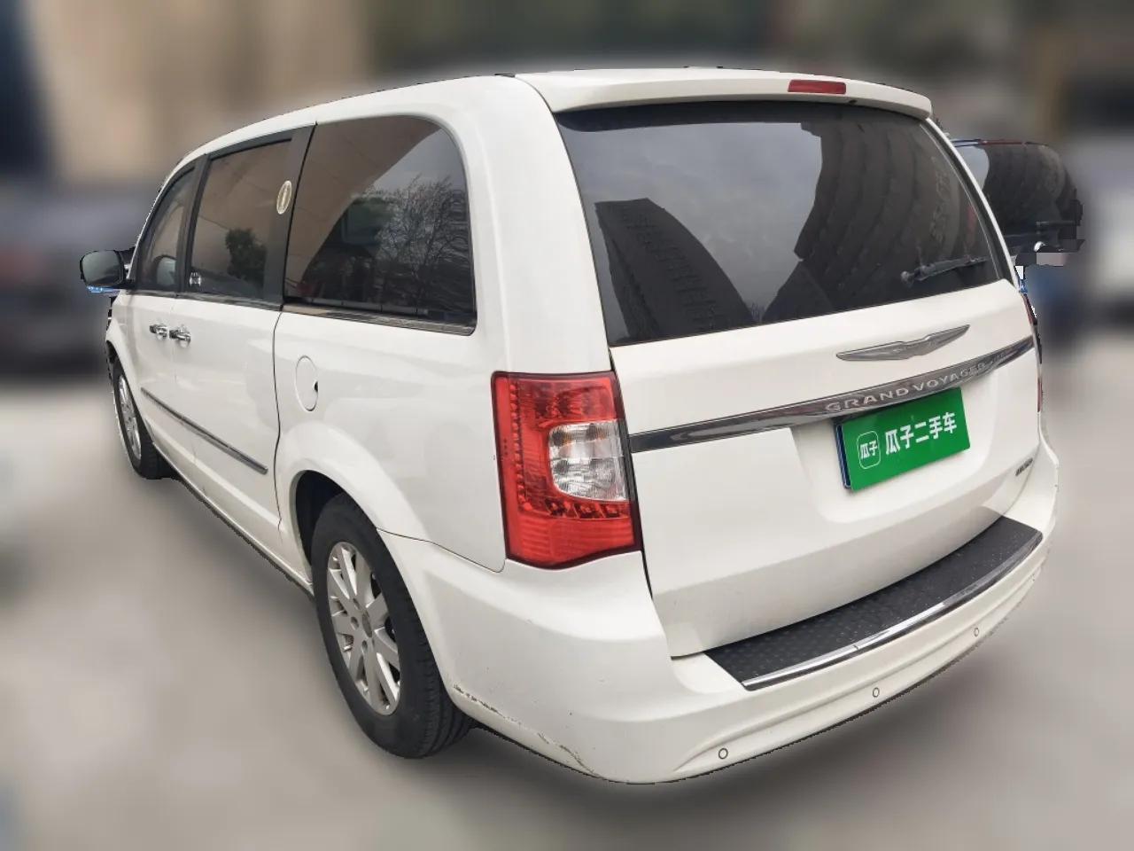 Chrysler Grand Voyager 2013 3.6L Luxury Edition — миниатюра 4