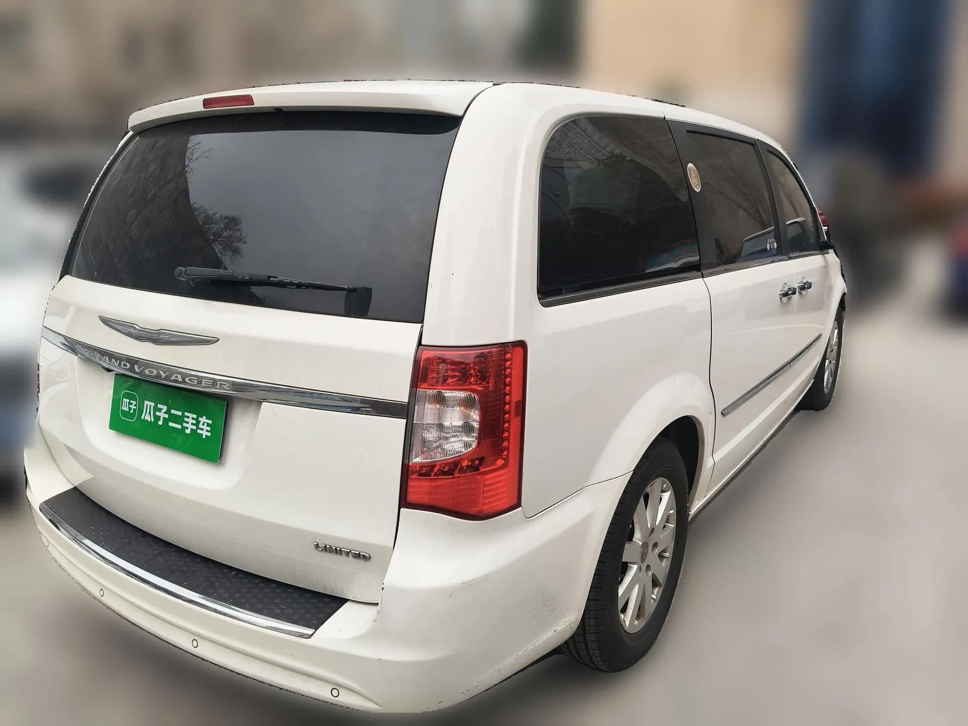Chrysler Grand Voyager 2013 3.6L Luxury Edition — миниатюра 6