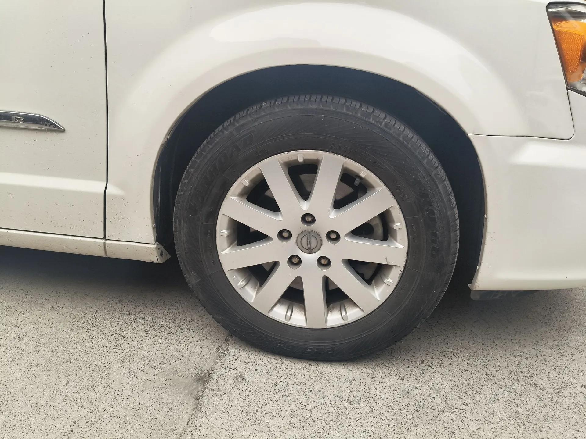 Chrysler Grand Voyager 2013 3.6L Luxury Edition — миниатюра 8