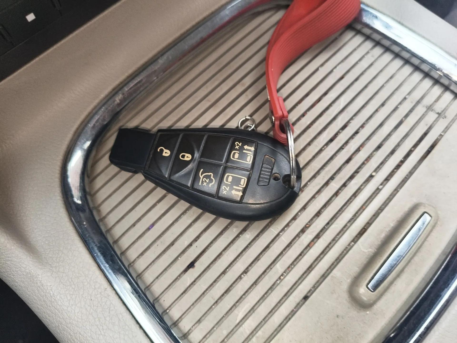 Chrysler Grand Voyager 2013 3.6L Luxury Edition — миниатюра 9
