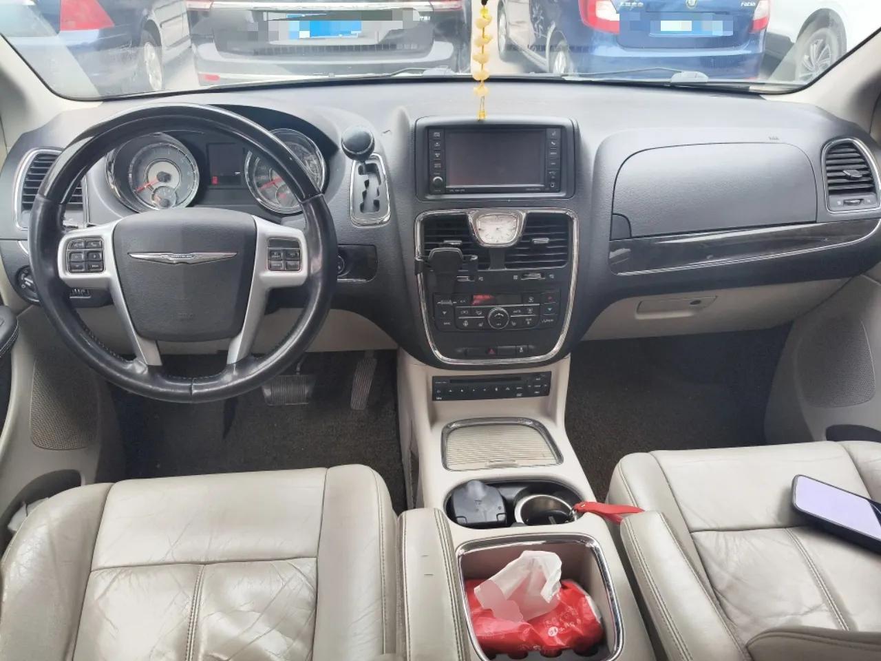 Chrysler Grand Voyager 2013 3.6L Luxury Edition — миниатюра 10