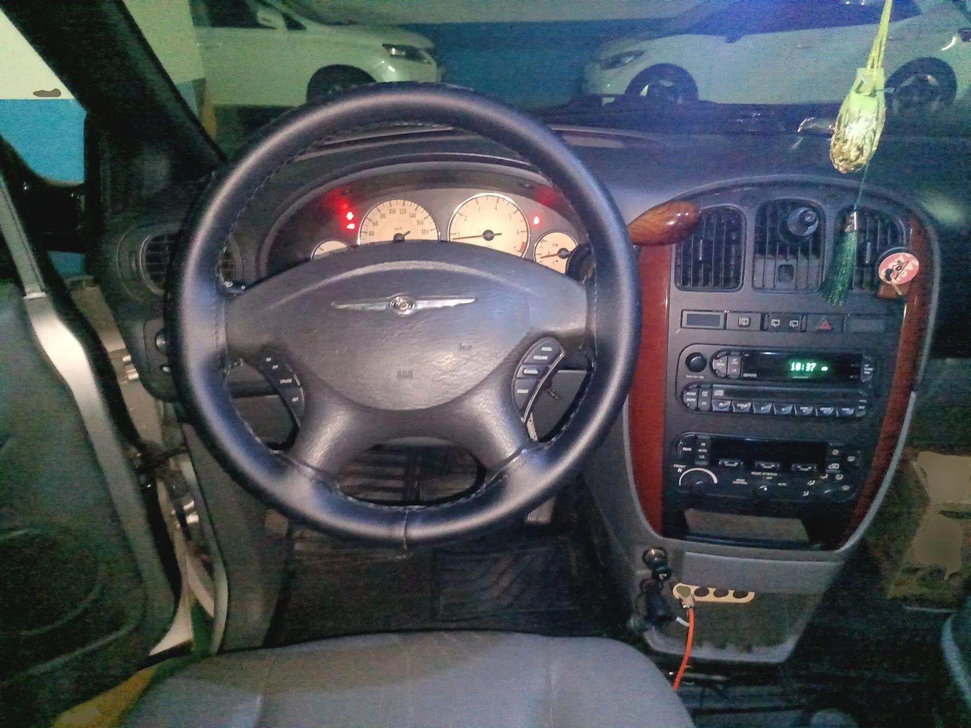 Chrysler Grand Voyager  — миниатюра 11