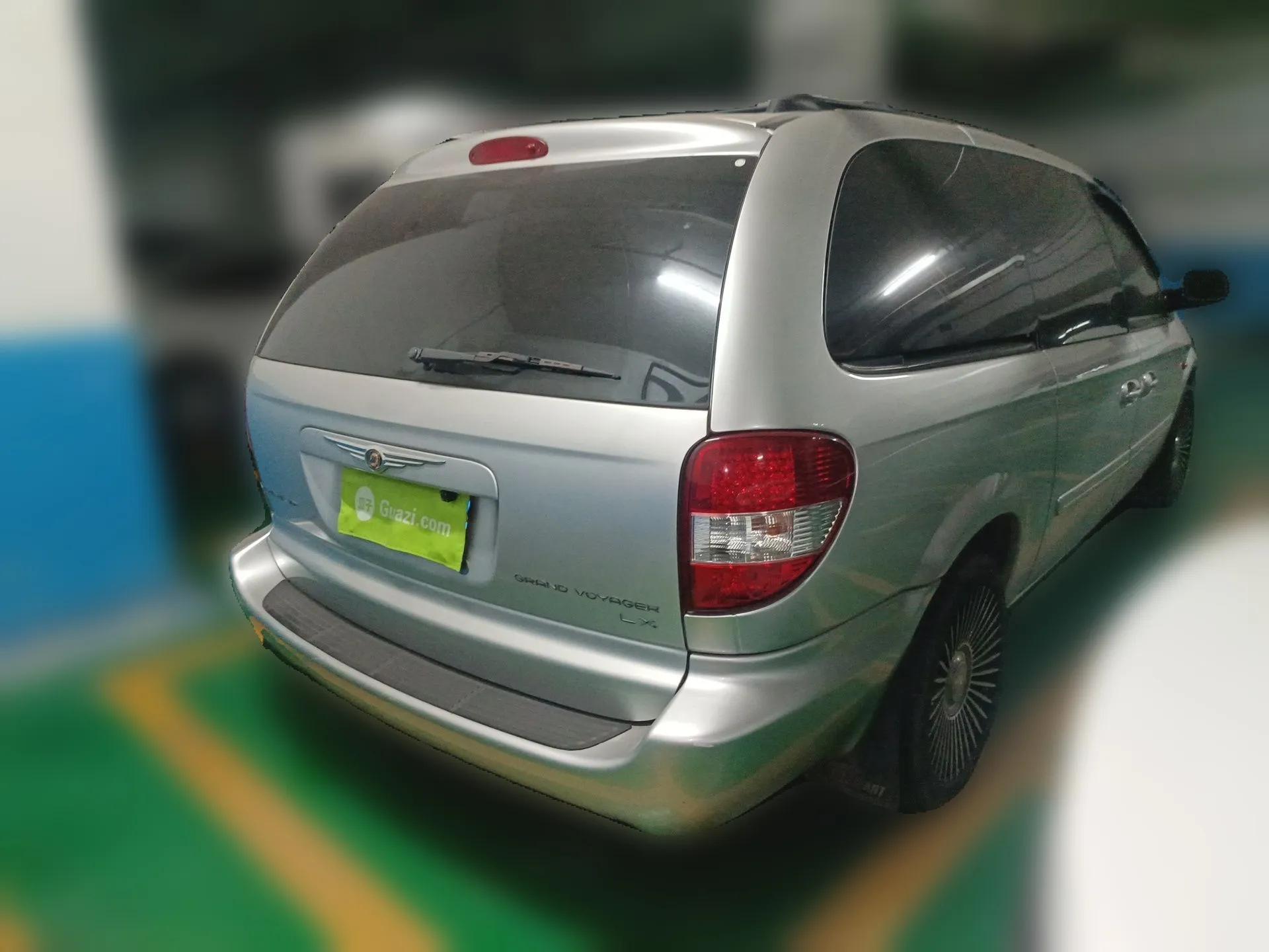 Chrysler Grand Voyager  — миниатюра 6