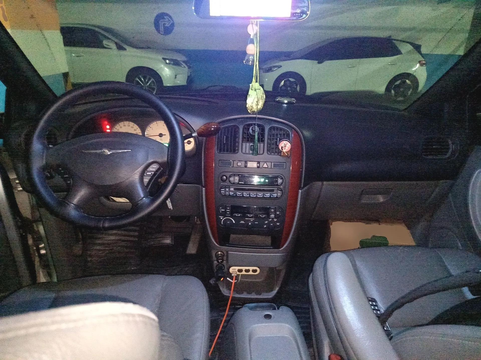 Chrysler Grand Voyager  — миниатюра 10