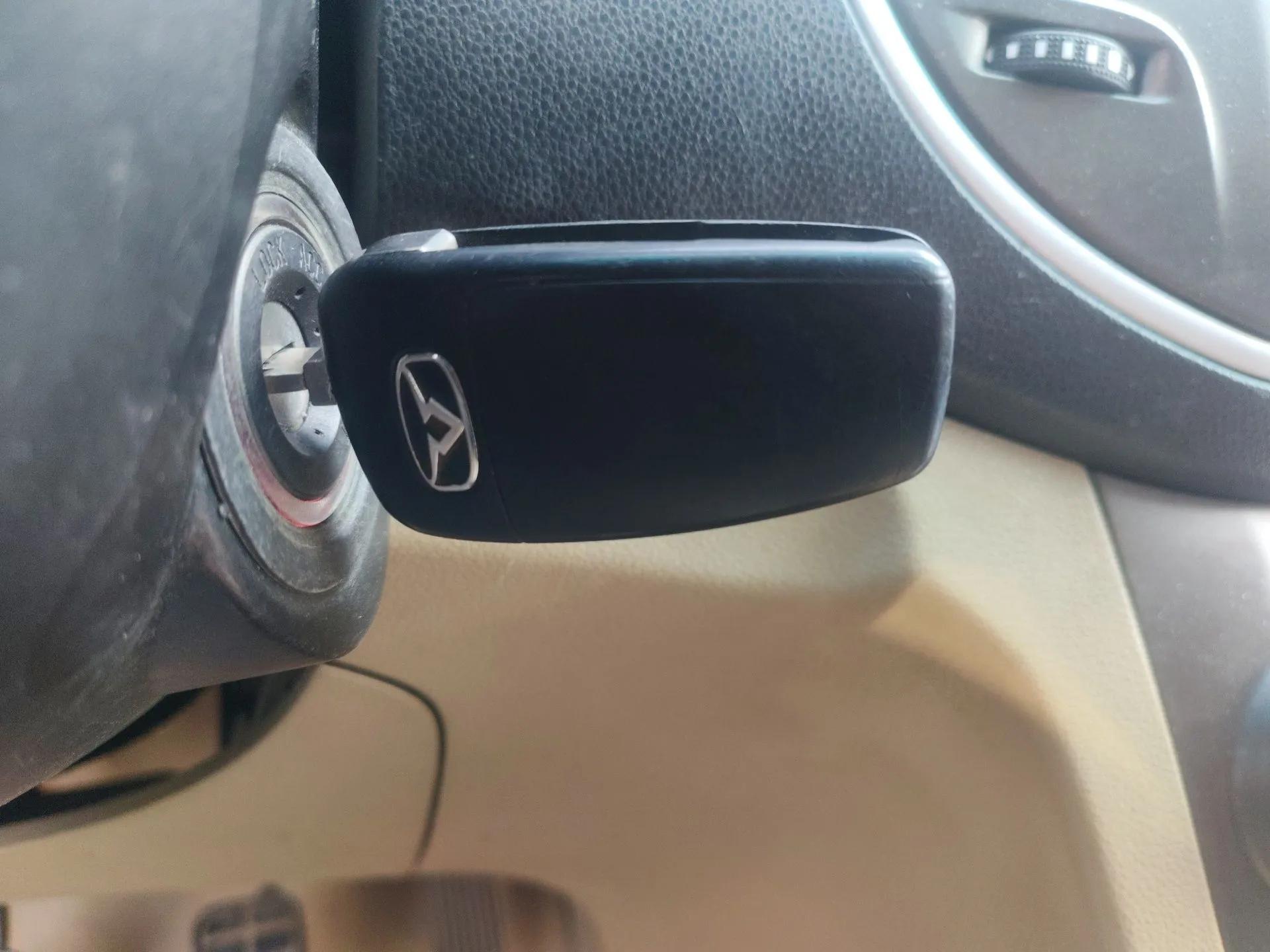 Cowin C3 2015 1.5L Manual Gold Diamond Edition — миниатюра 9
